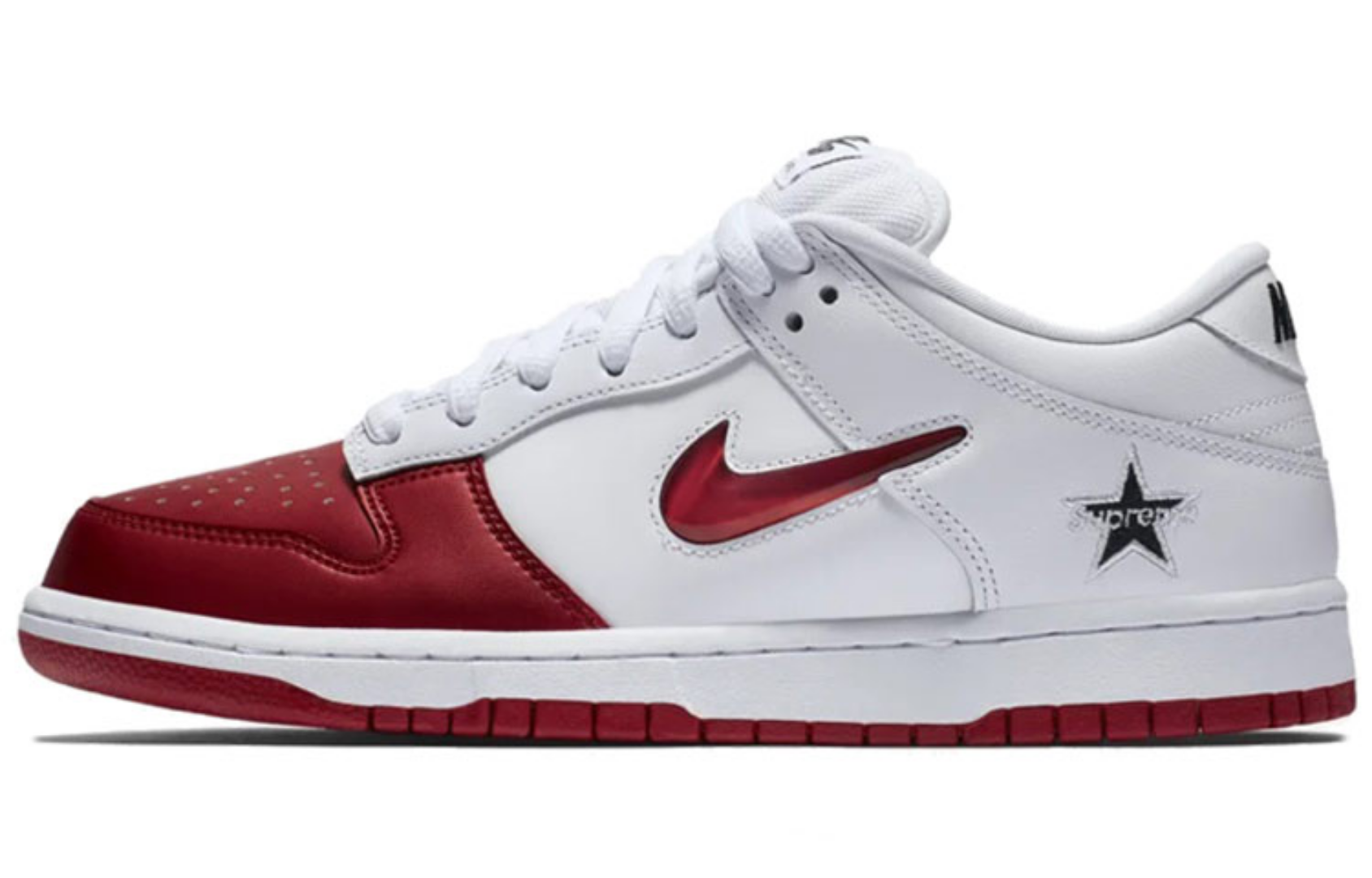 Фото № 1 с приближением к товару «‎Supreme x Nike SB Dunk Low Skate shoes whitered»