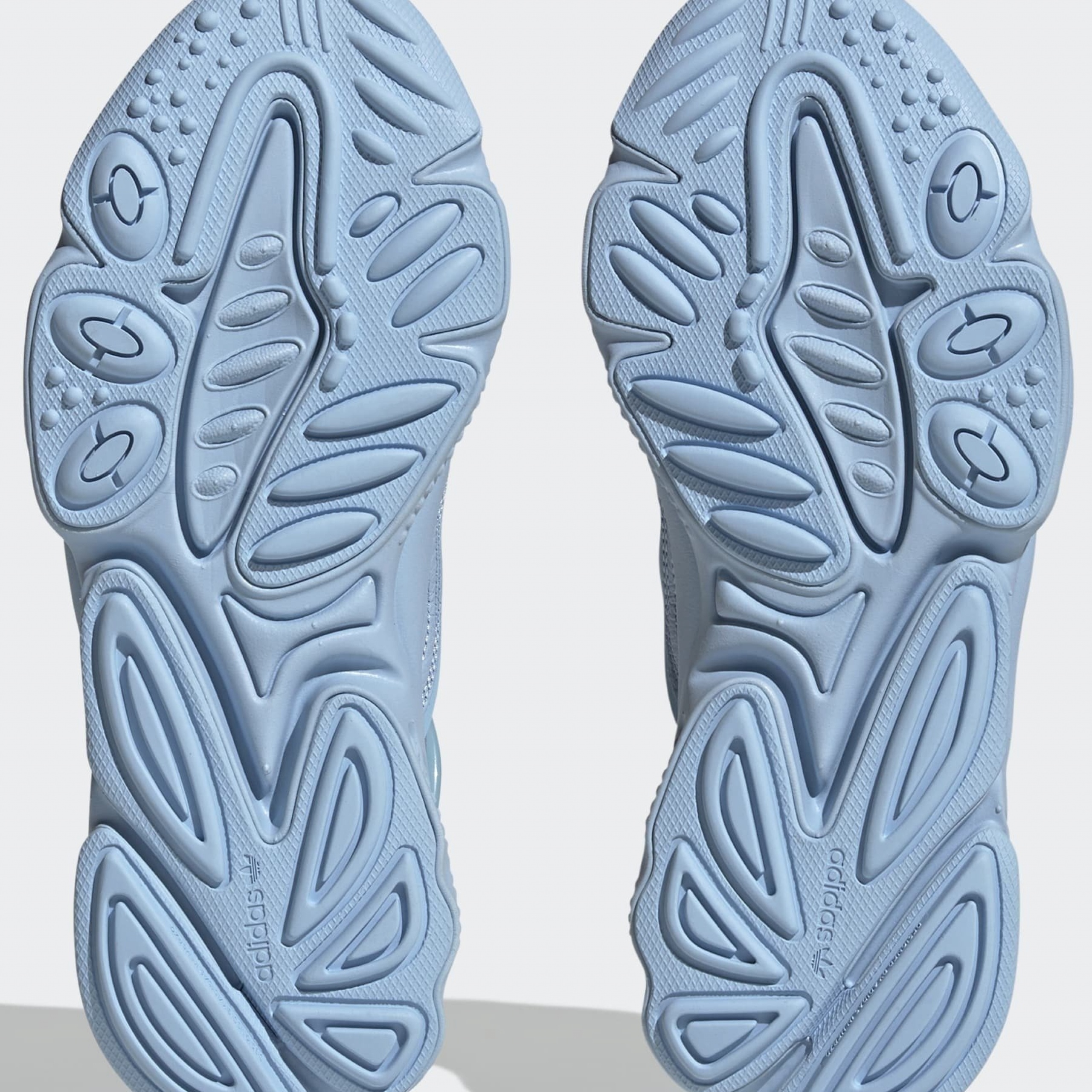 Фото № 3 с приближением к товару «‎Adidas Ozweego »