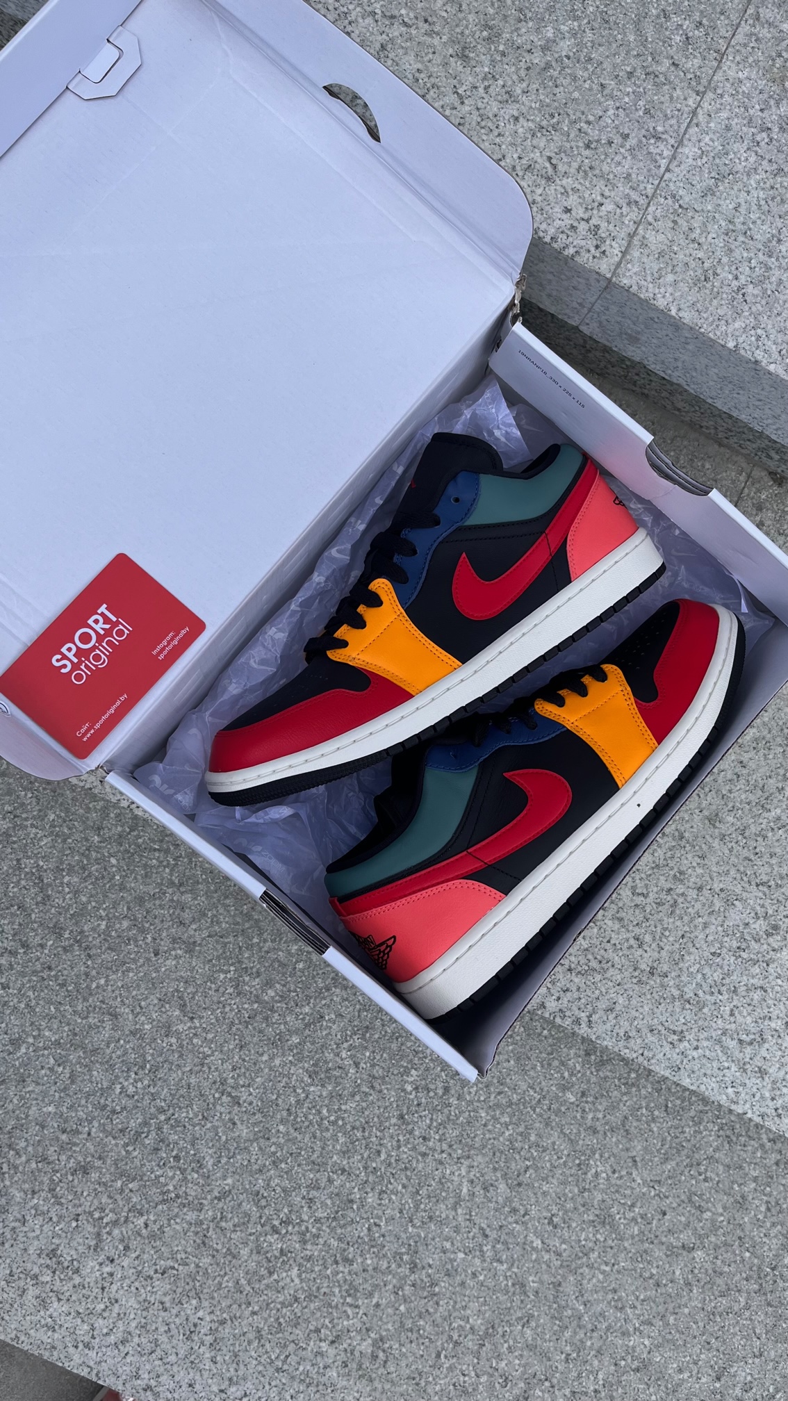 Фото № 1 с приближением к товару «‎Air Jordan 1 Low Black Multicolor»