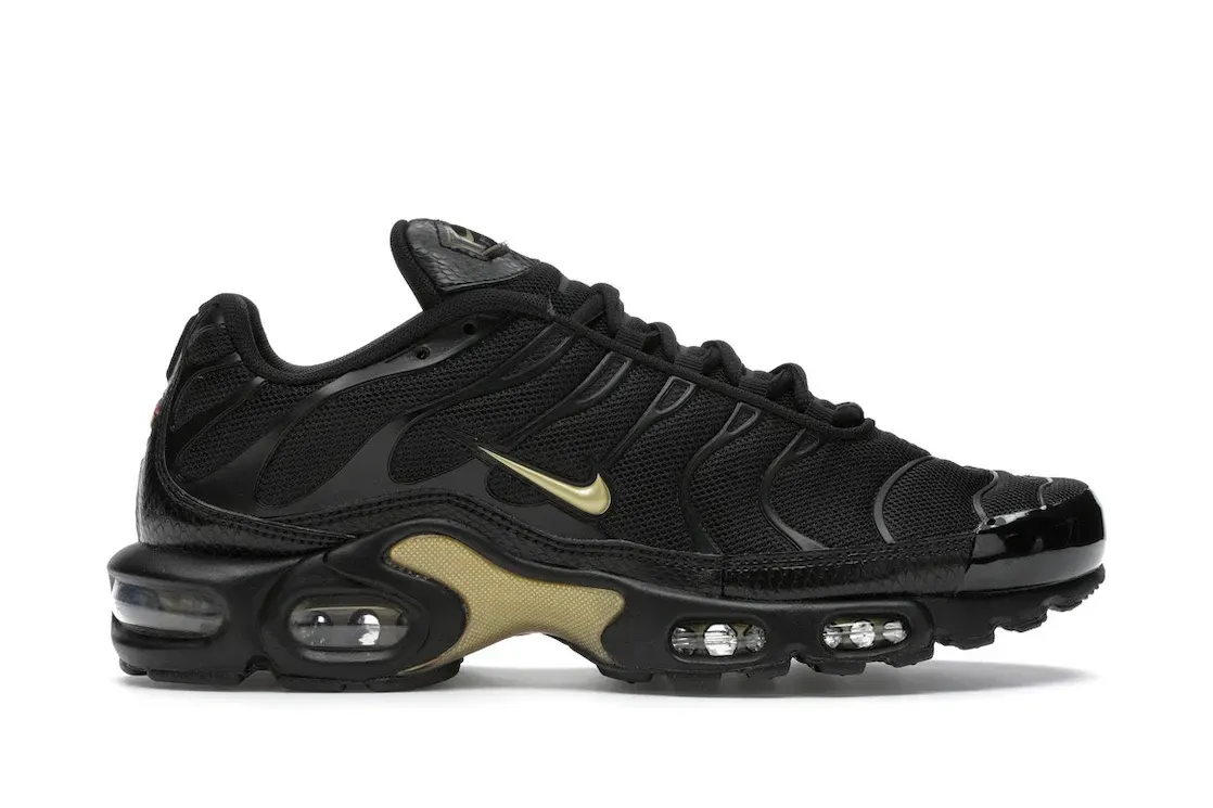 Фото № 1 с приближением к товару «‎Nike Air Max Plus Black Metallic Gold (2019)»
