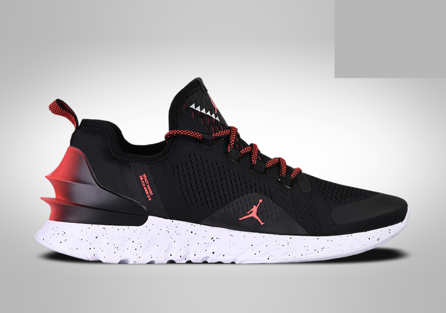 Фото № 1 с приближением к товару «‎Nike Air Jordan React Havoc Crimson »
