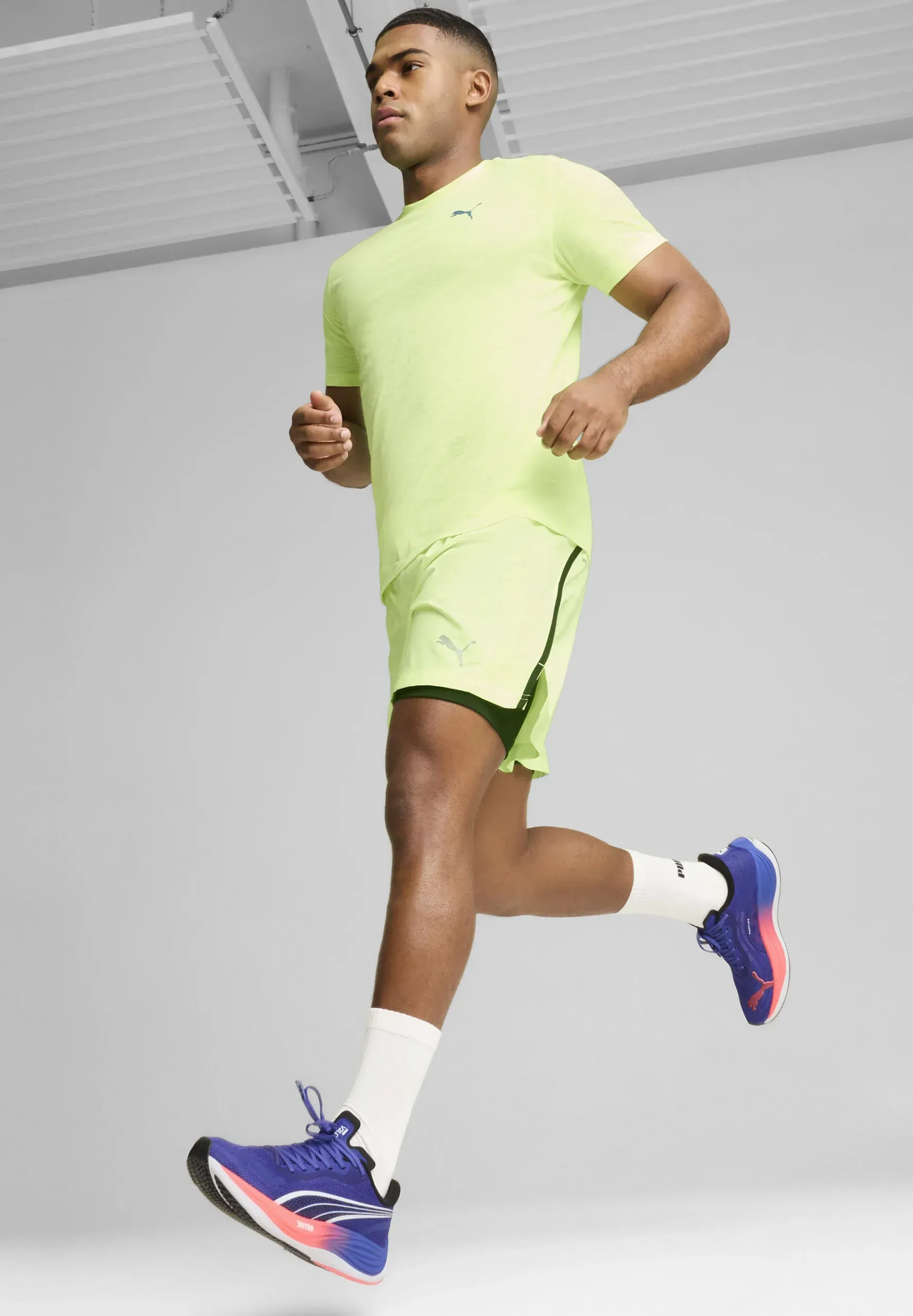 Фото № 2 с приближением к товару «‎Road running shoes»