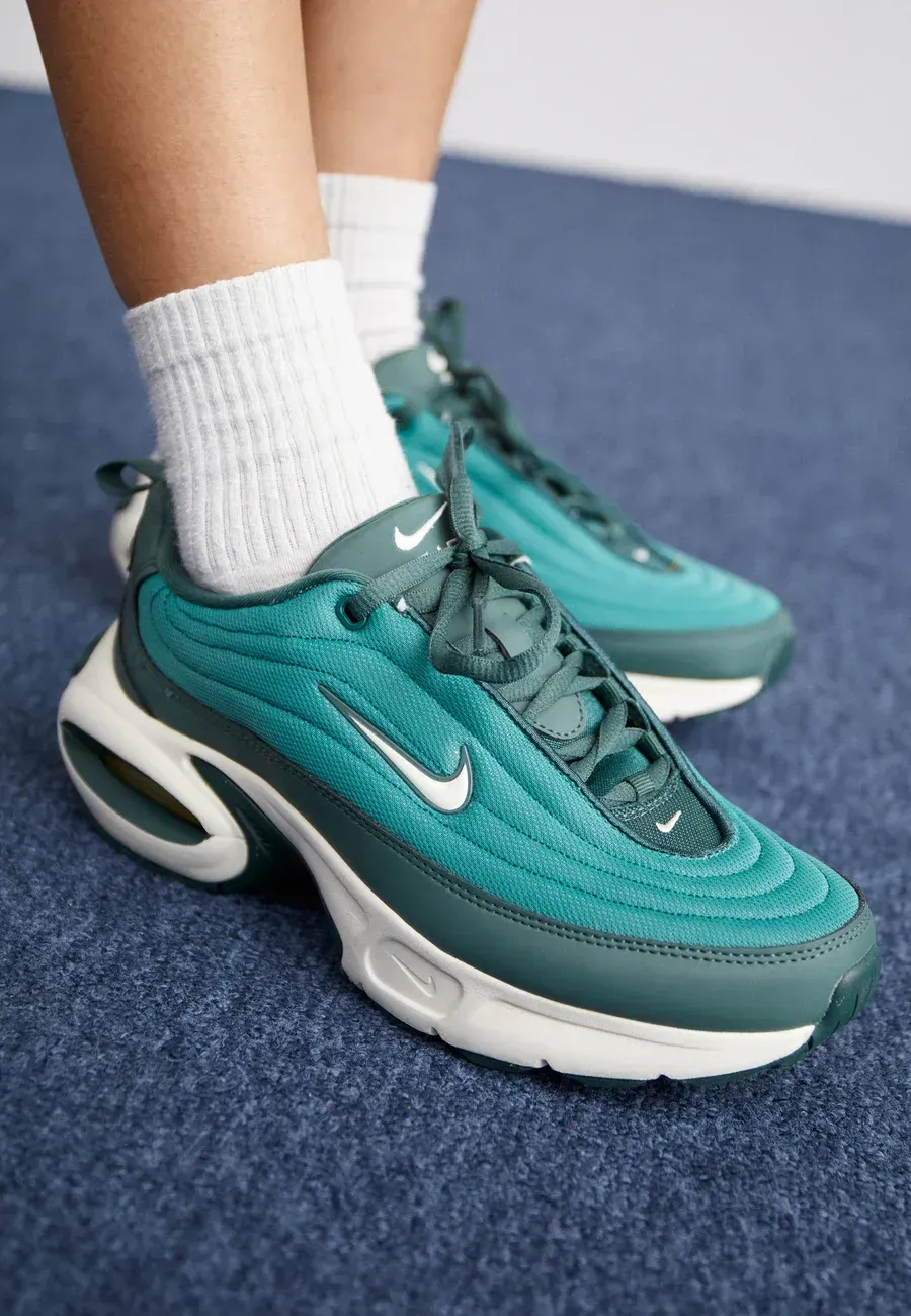 Фото № 2 с приближением к товару «‎AIR MAX PORTAL»
