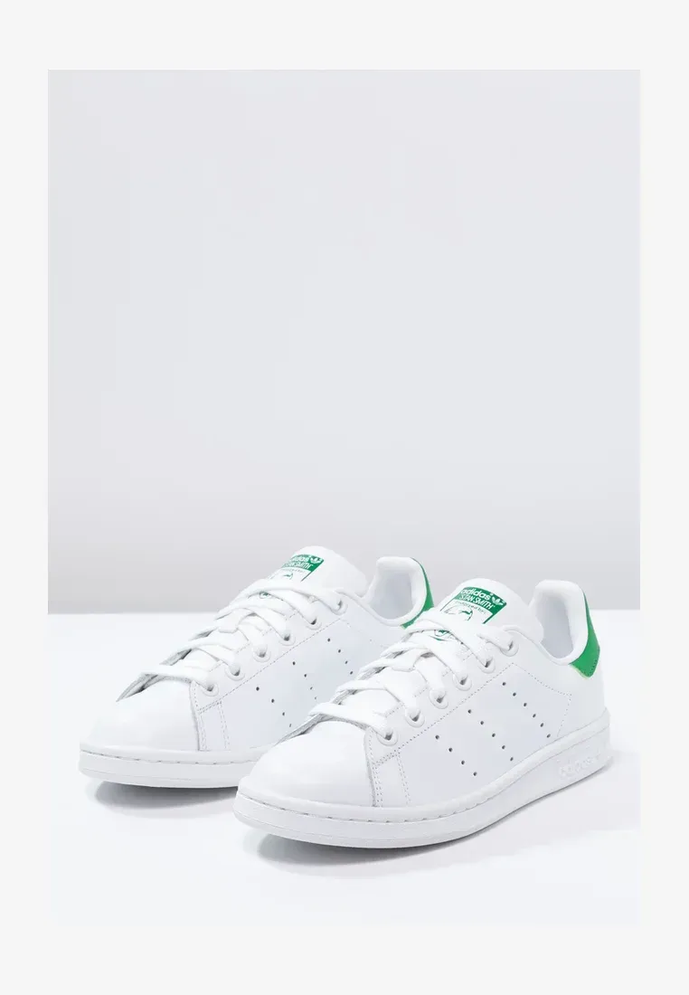Фото № 3 с приближением к товару «‎STAN SMITH»