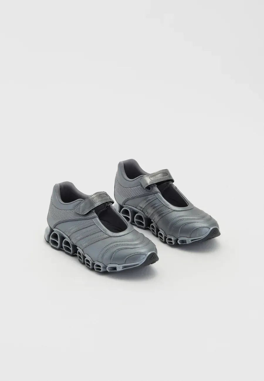 Фото № 1 с приближением к товару «‎MEGARIDE MARY-JANE TAGWA BINT ALI»