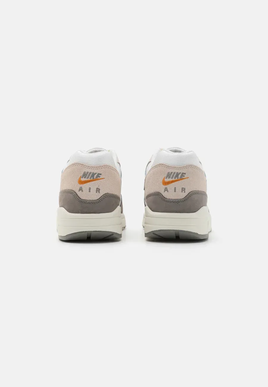 Фото № 3 с приближением к товару «‎AIR MAX 1 »