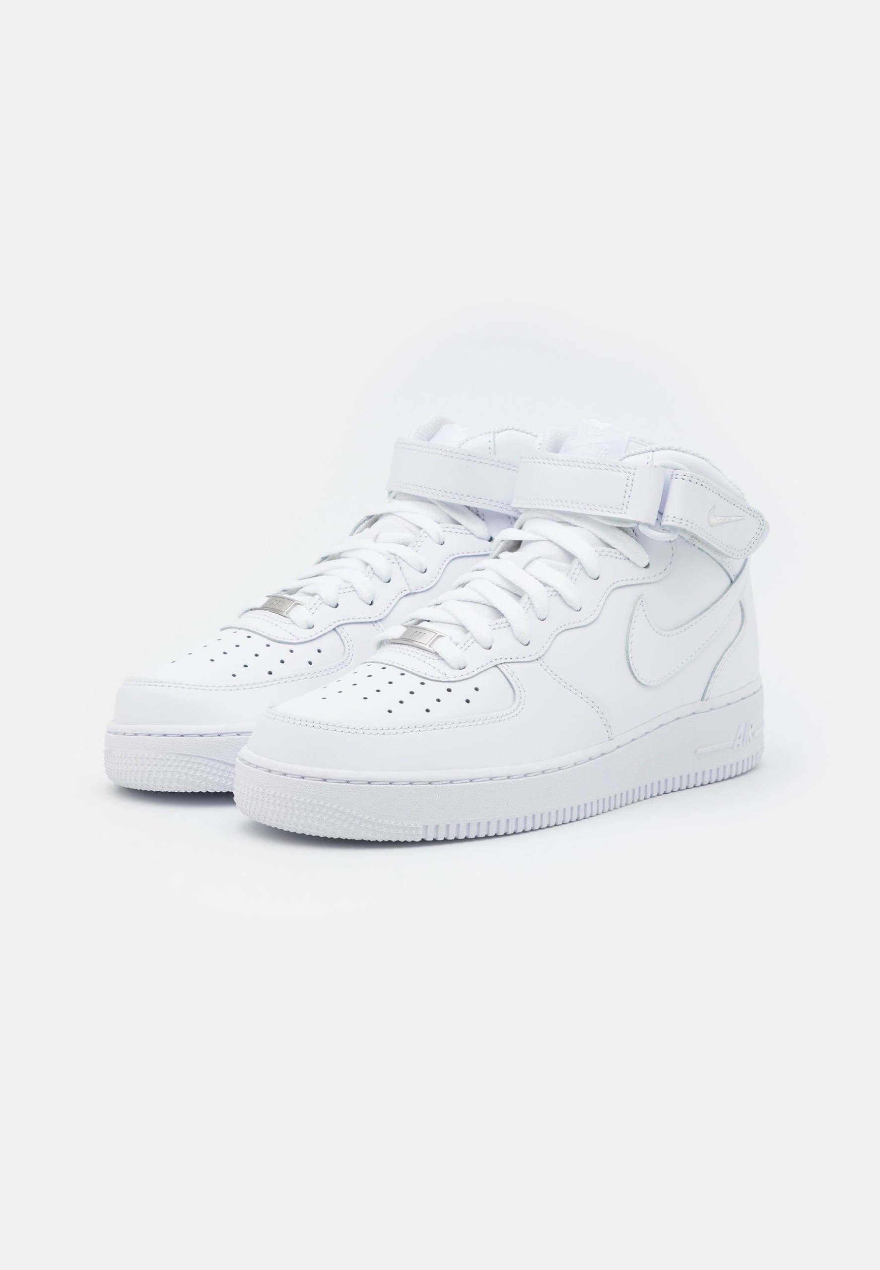 Фото № 2 с приближением к товару «‎Nike Air Force 1 ’07 »