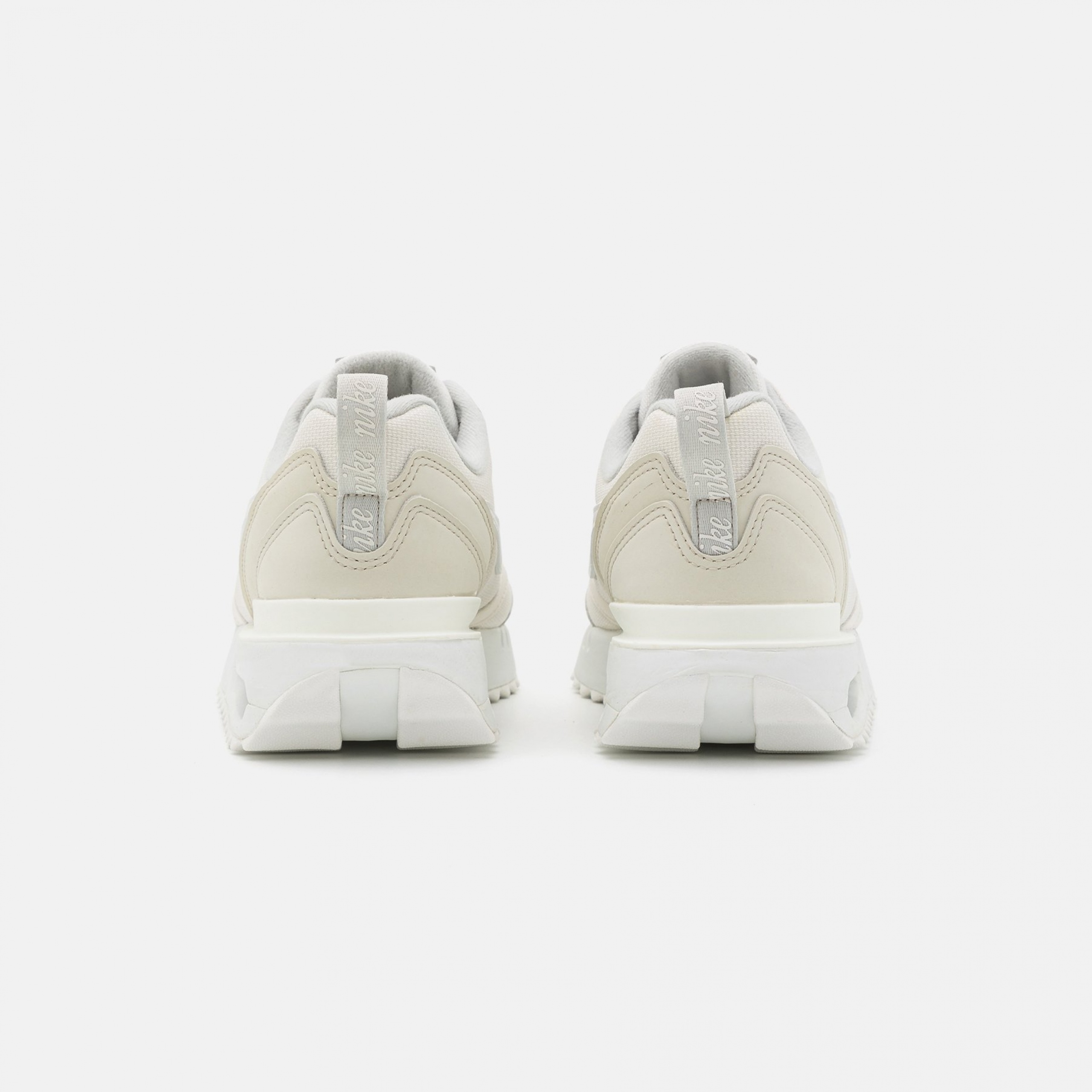 Фото № 4 с приближением к товару «‎Nike Air Max Dawn »