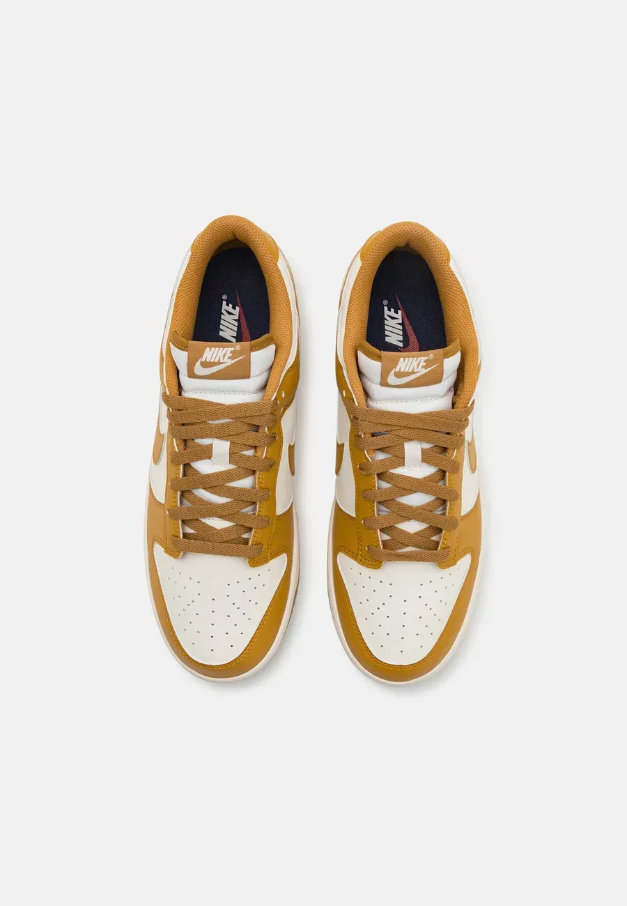 Фото № 4 с приближением к товару «‎DUNK RETRO»