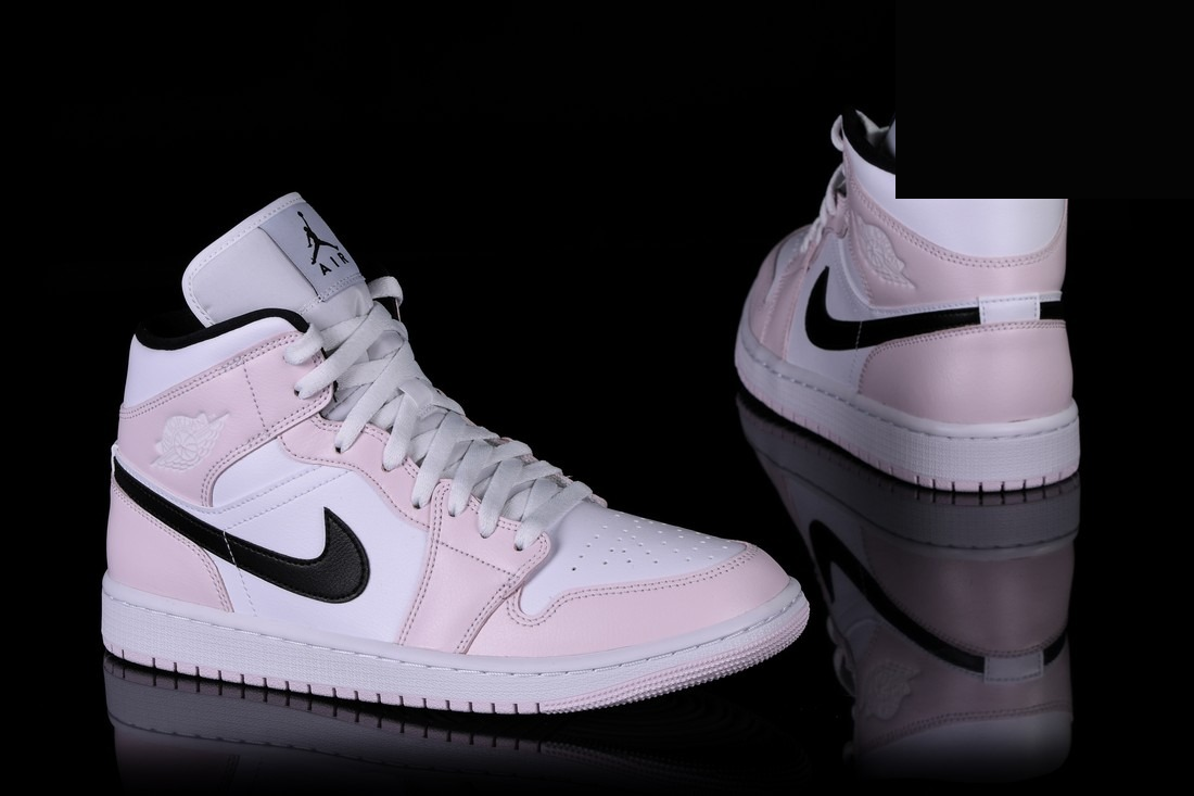 Фото № 3 с приближением к товару «‎Nike Air Jordan 1 Retro Wmns Barely Rose»