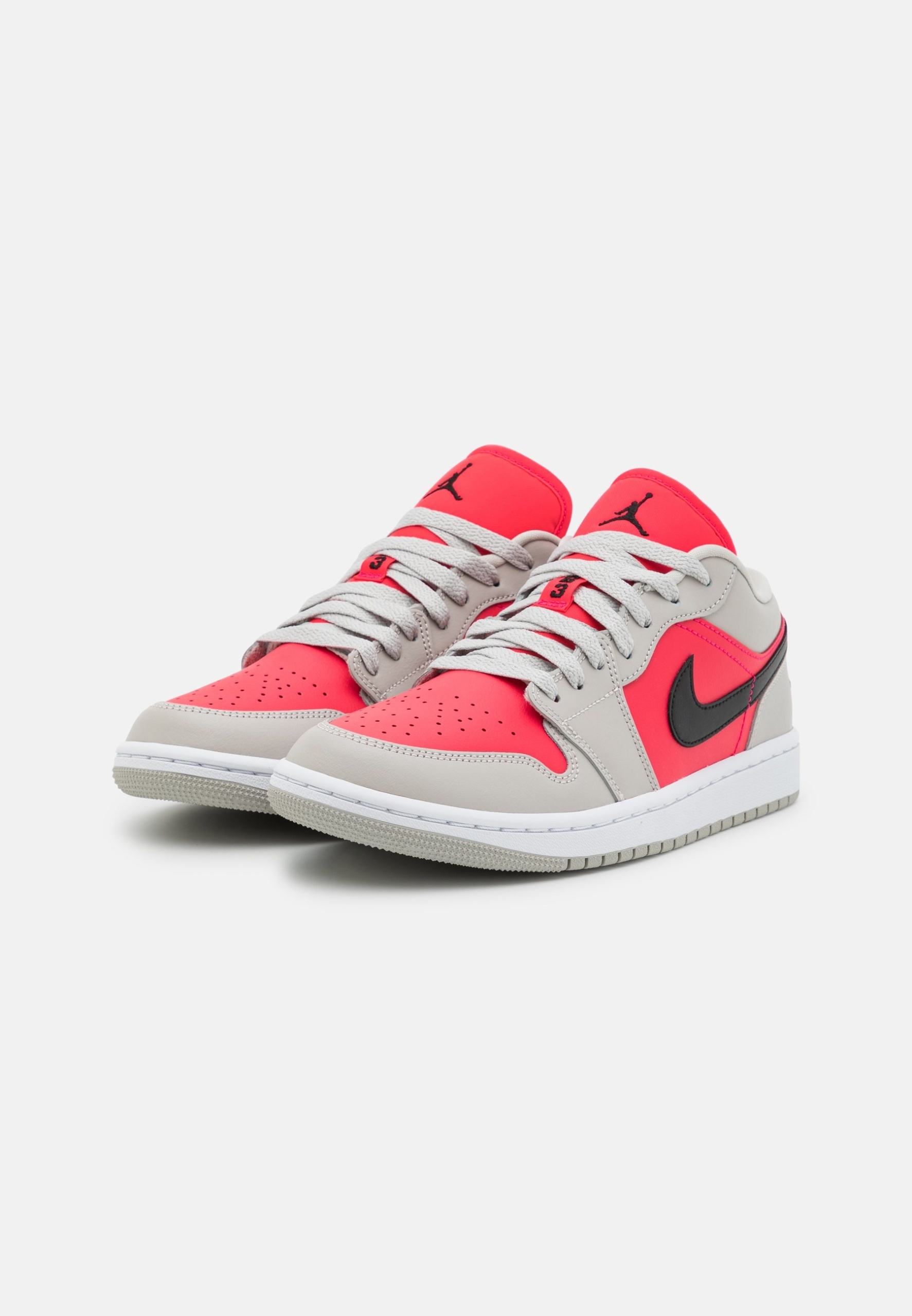 Фото № 3 с приближением к товару «‎Jordan Air 1 »