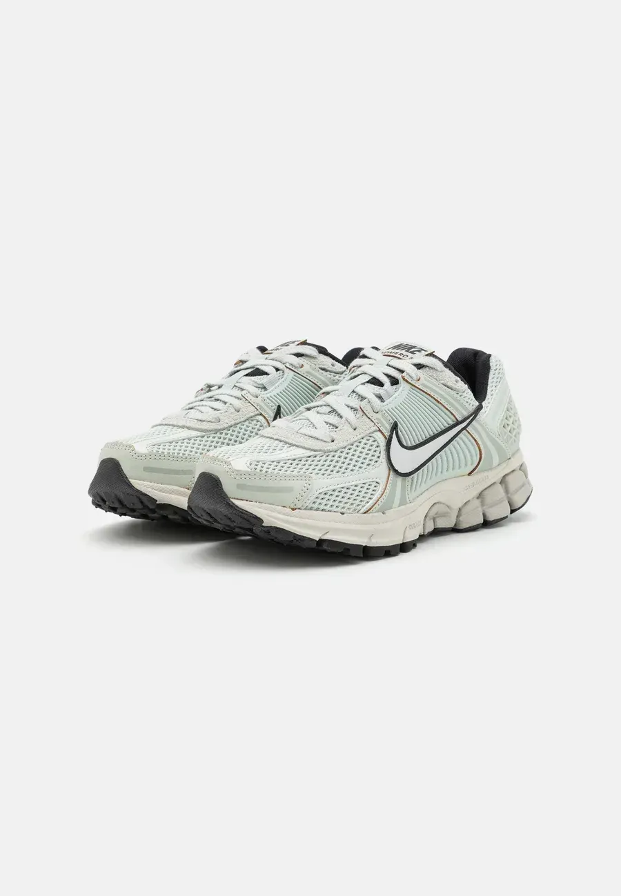 Фото № 2 с приближением к товару «‎ZOOM VOMERO 5»