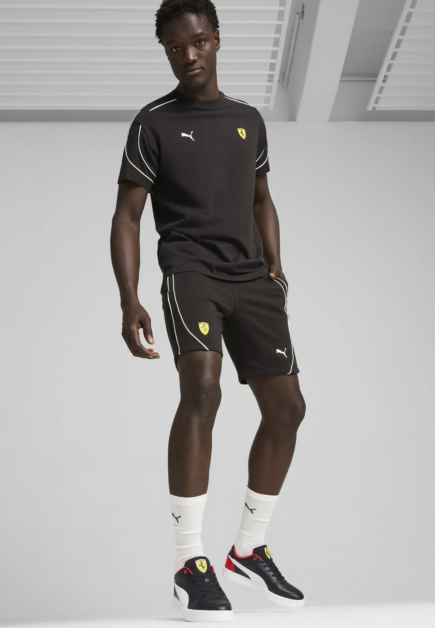 Фото № 2 с приближением к товару «‎SCUDERIA FERRARI CAVEN 2.0 »