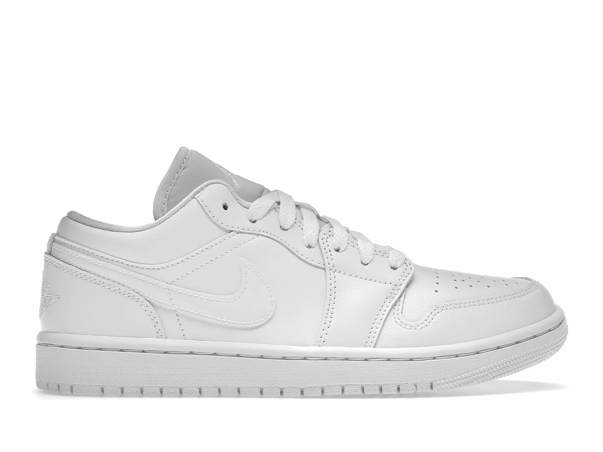 Фото № 1 с приближением к товару «‎Jordan 1 Low Triple White (2022) »
