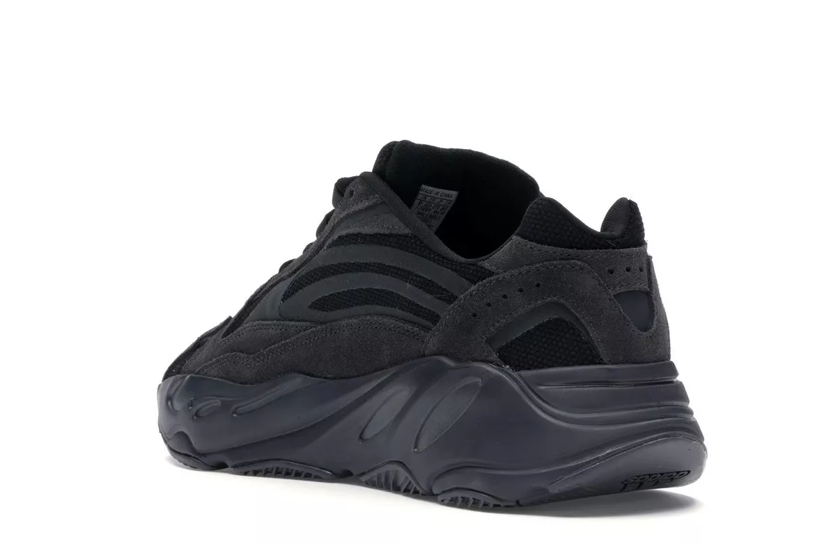 Фото № 6 с приближением к товару «‎adidas Yeezy Boost 700 V2 Vanta»