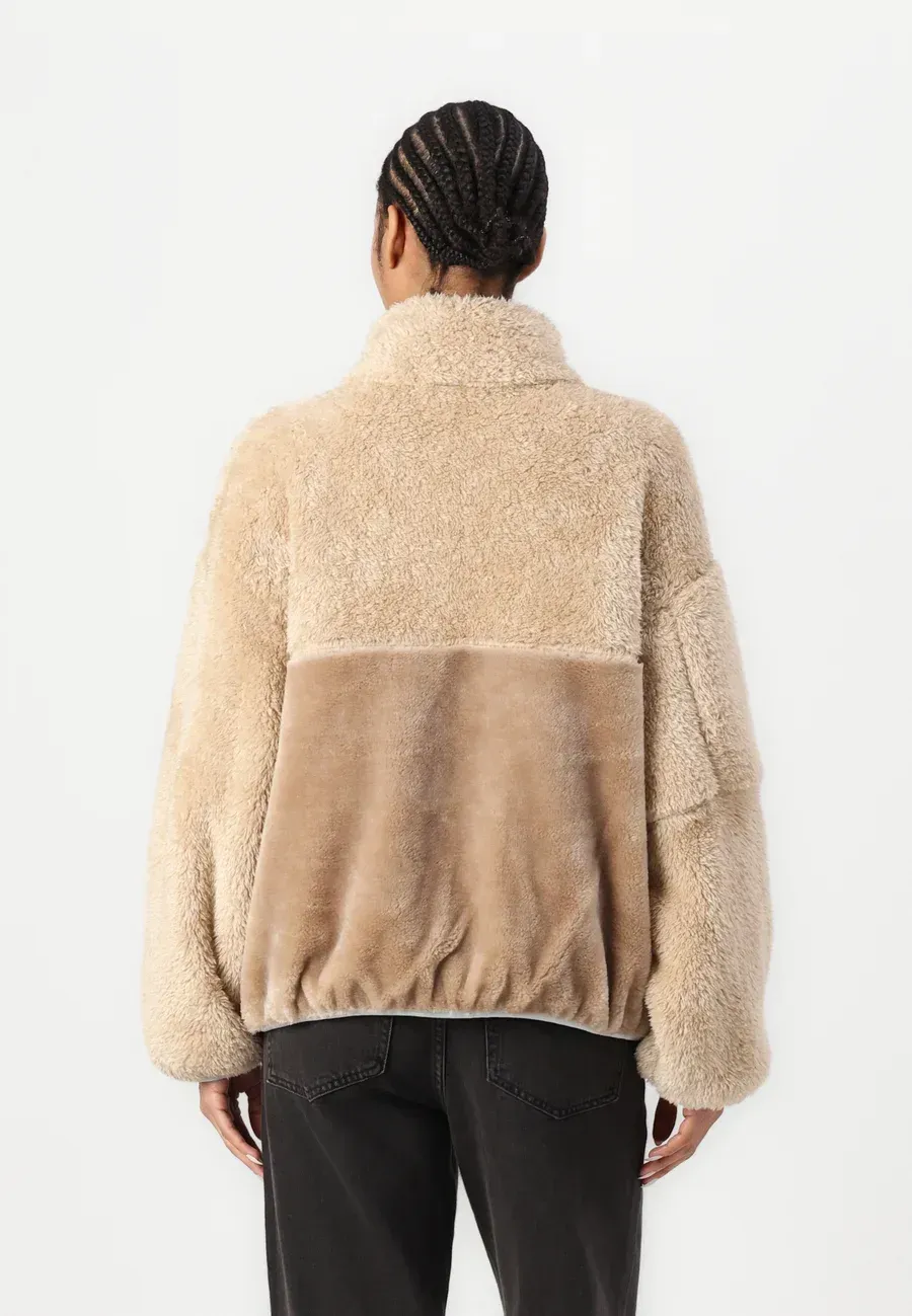 Фото № 3 с приближением к товару «‎MARLENE JACKET»