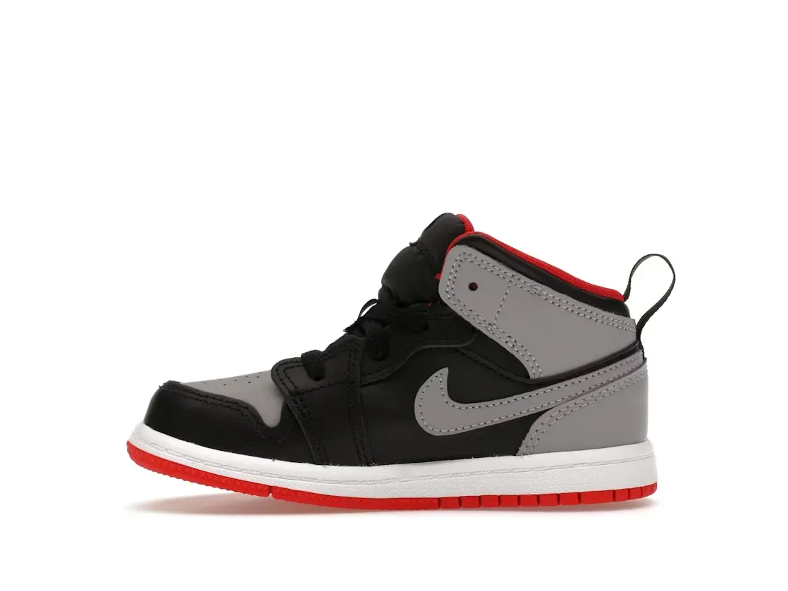 Фото № 3 с приближением к товару «‎Jordan 1 Mid»