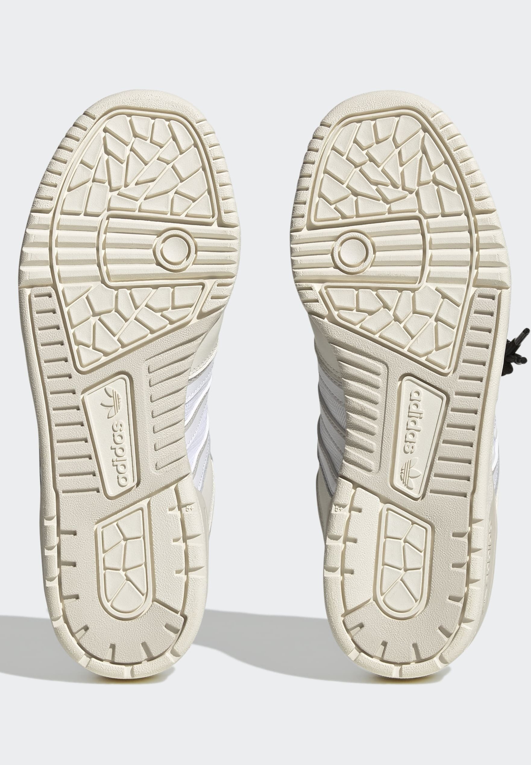 Фото № 4 с приближением к товару «‎Adidas Rivalry »