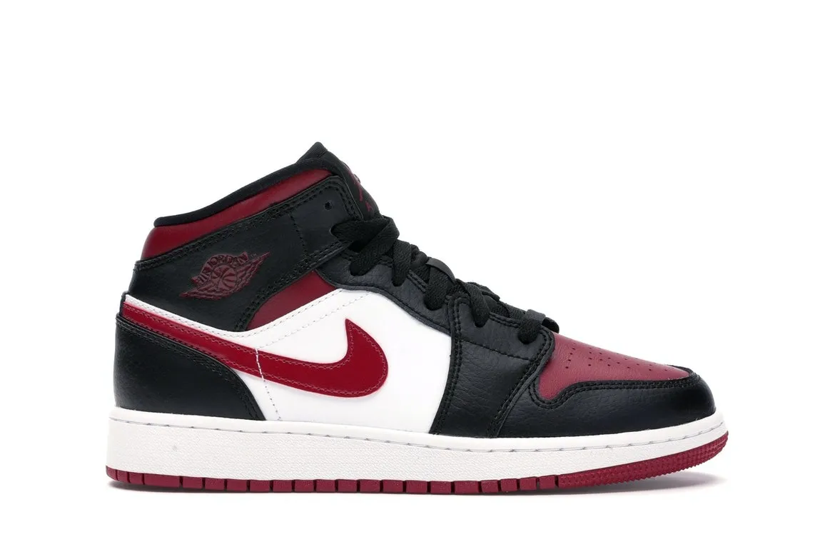 Фото № 1 с приближением к товару «‎Jordan 1 Mid Bred Toe »