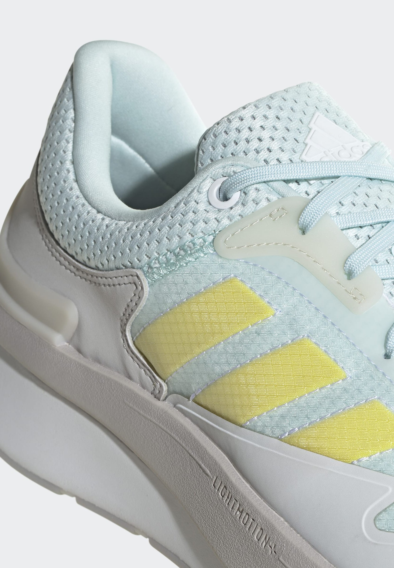 Фото № 4 с приближением к товару «‎Adidas Chill »