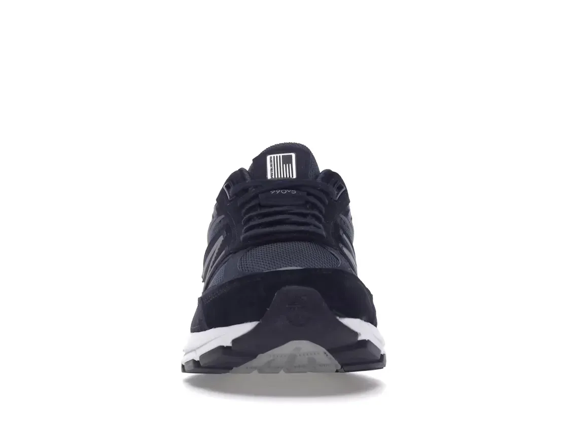 Фото № 2 с приближением к товару «‎New Balance 990v5»