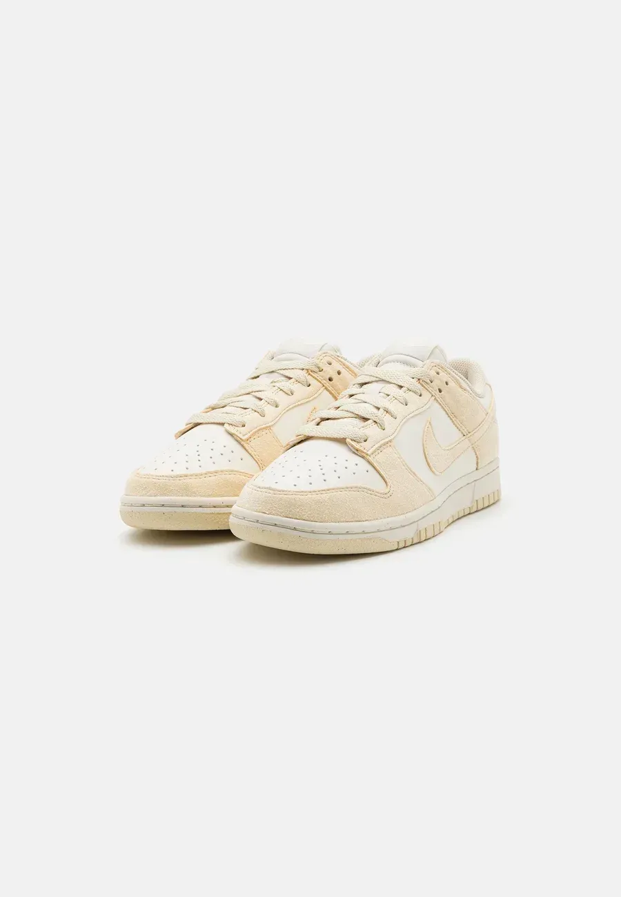 Фото № 2 с приближением к товару «‎DUNK LOW»