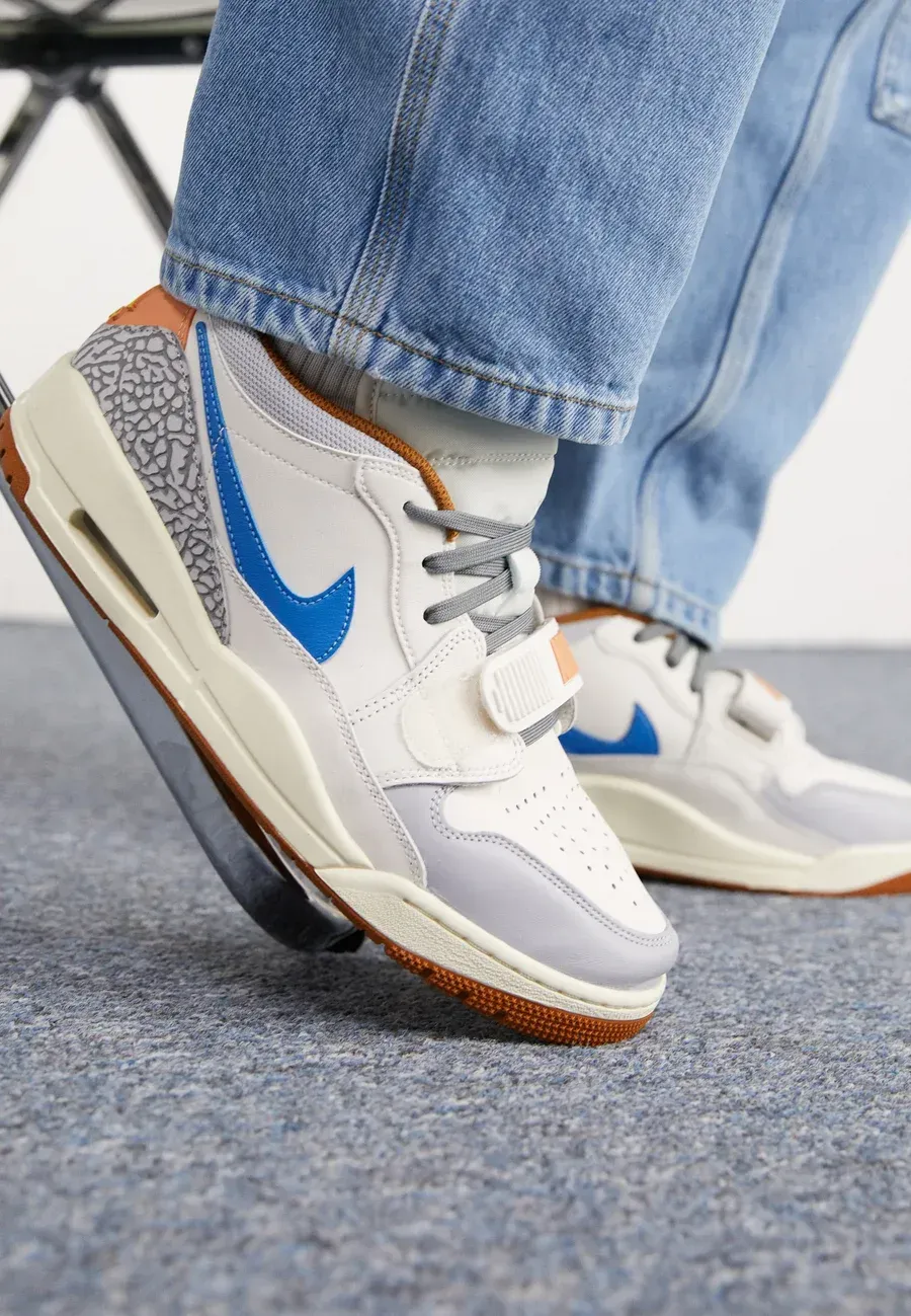 Фото № 2 с приближением к товару «‎AIR JORDAN LEGACY 312 »