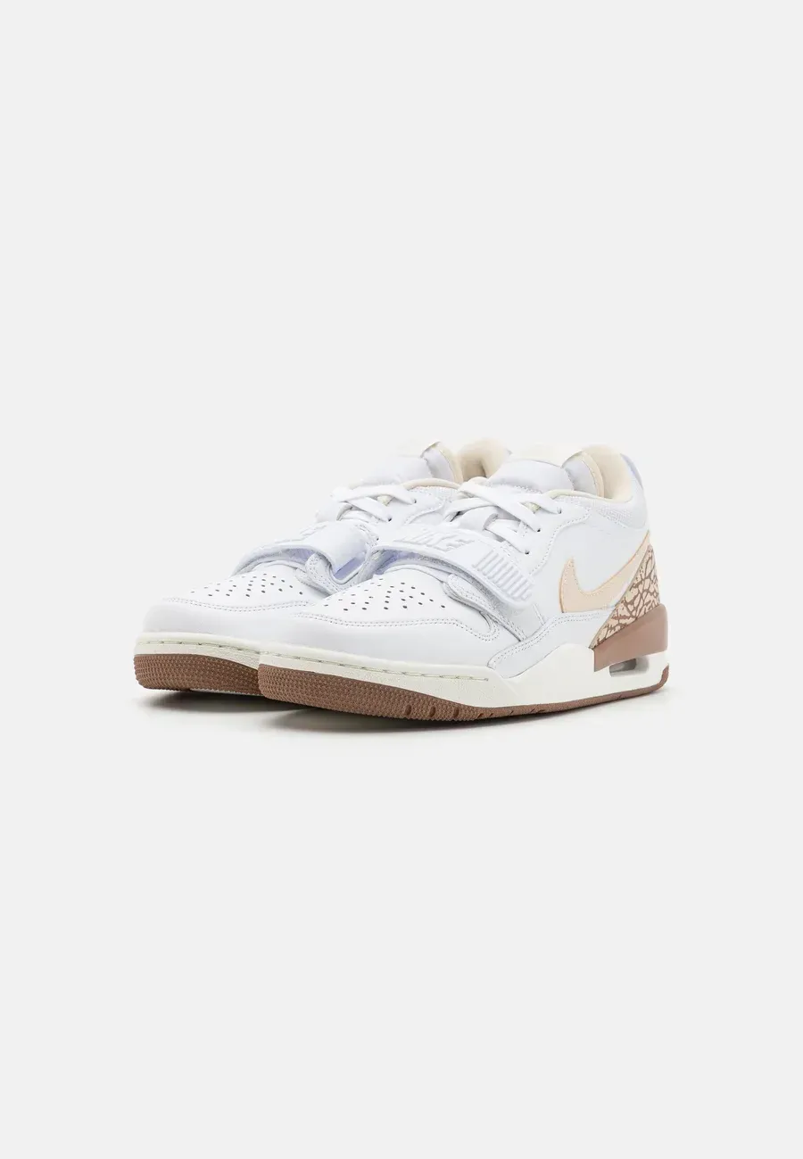 Фото № 2 с приближением к товару «‎AIR JORDAN LEGACY 312 »