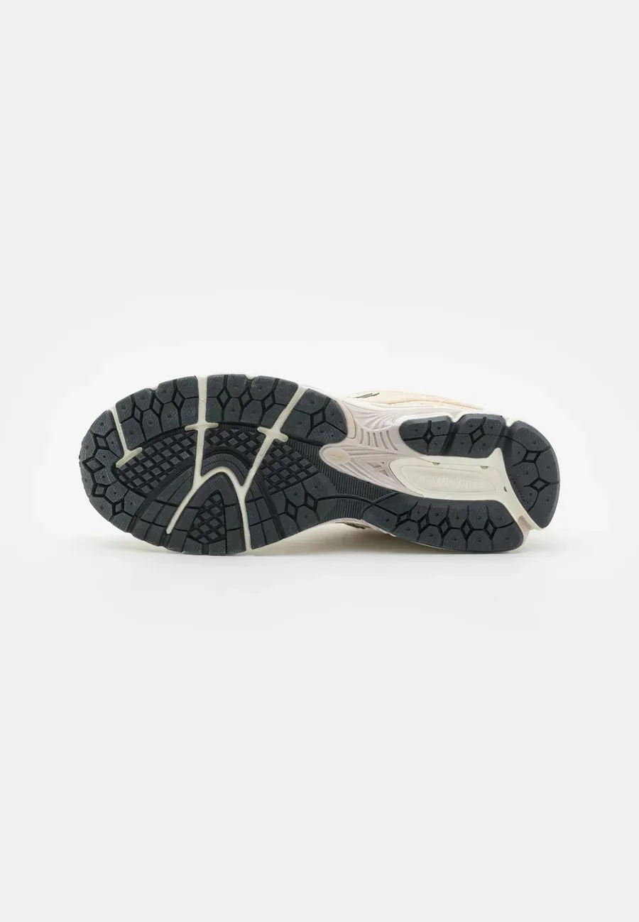 Фото № 4 с приближением к товару «‎M2002 UNISEX»