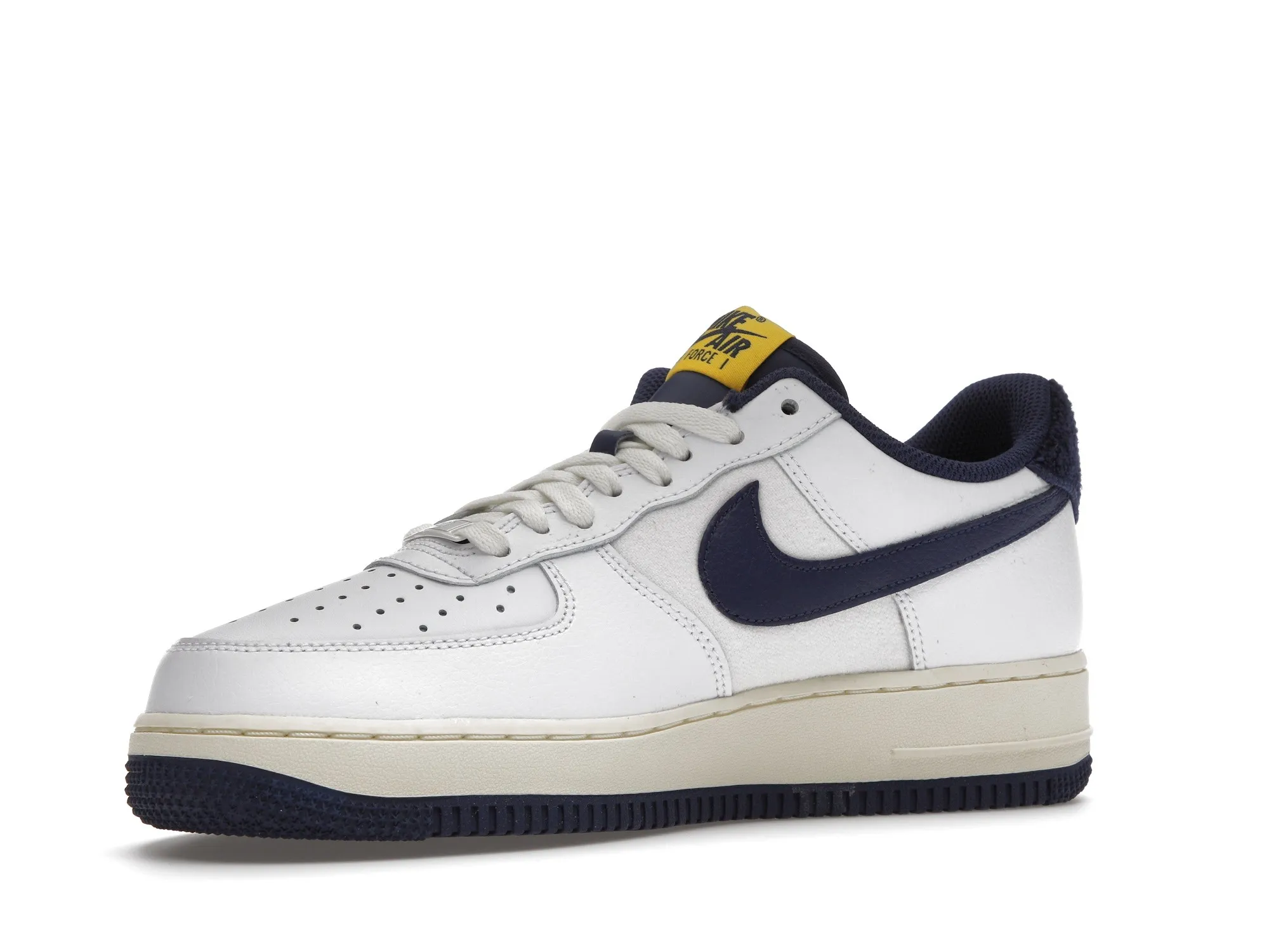 Фото № 2 с приближением к товару «‎Nike Air Force 1 Low 07 LV8 Michigan Varsity Jacket (2021)»