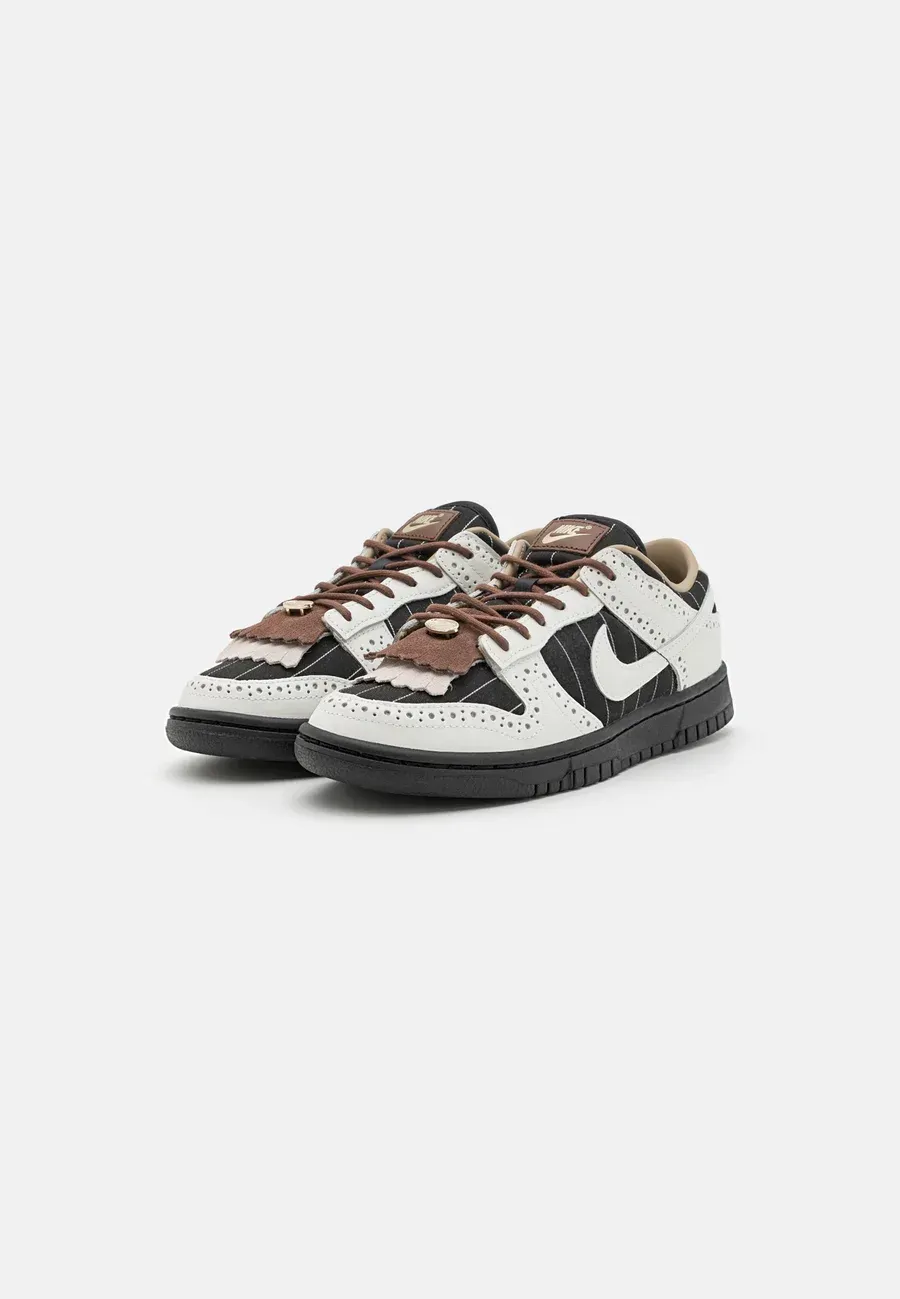 Фото № 4 с приближением к товару «‎DUNK LOW LX»