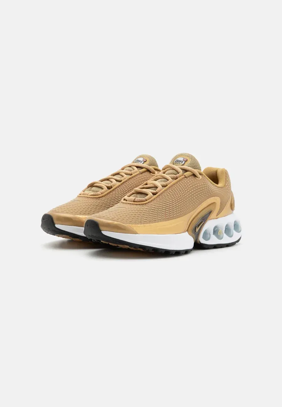 Фото № 4 с приближением к товару «‎AIR MAX DN PRM»