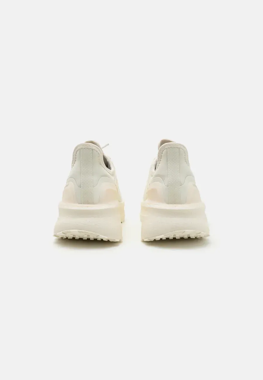 Фото № 3 с приближением к товару «‎ULTRABOOST 5 GTX»