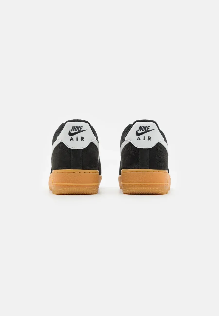 Фото № 3 с приближением к товару «‎AIR FORCE 1 07 LV8»