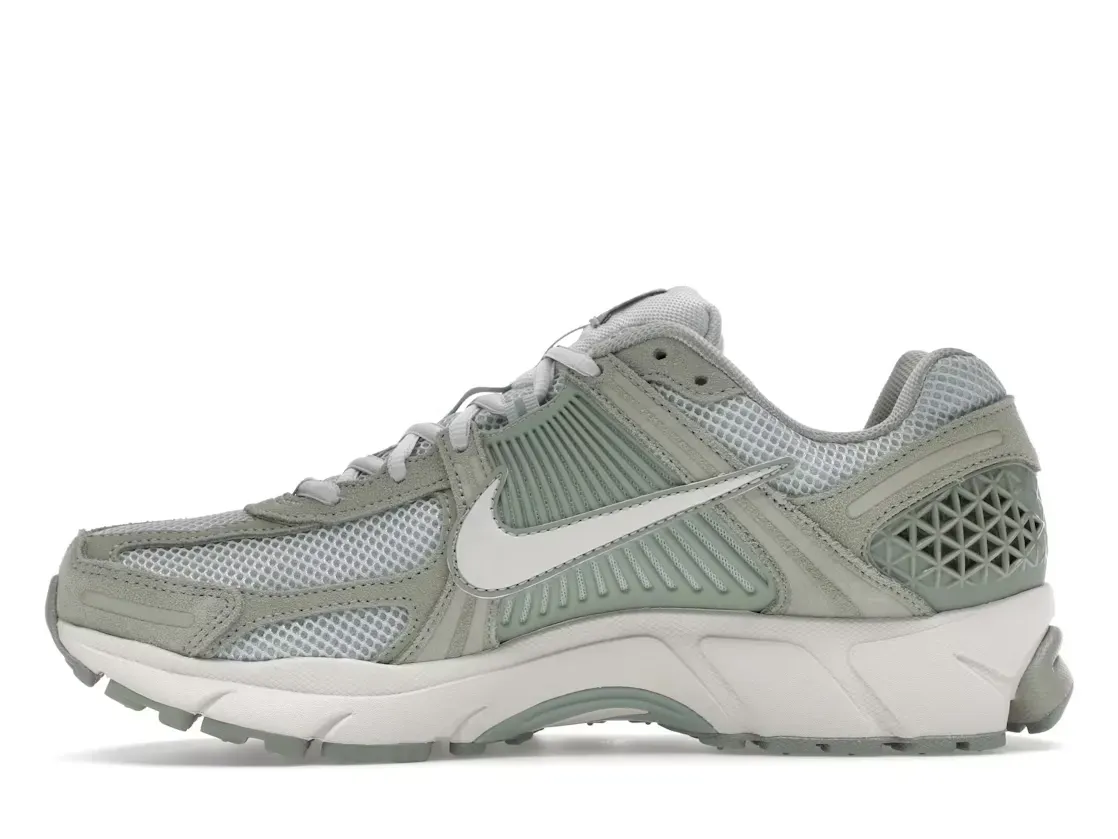 Фото № 3 с приближением к товару «‎Nike Zoom Vomero 5»