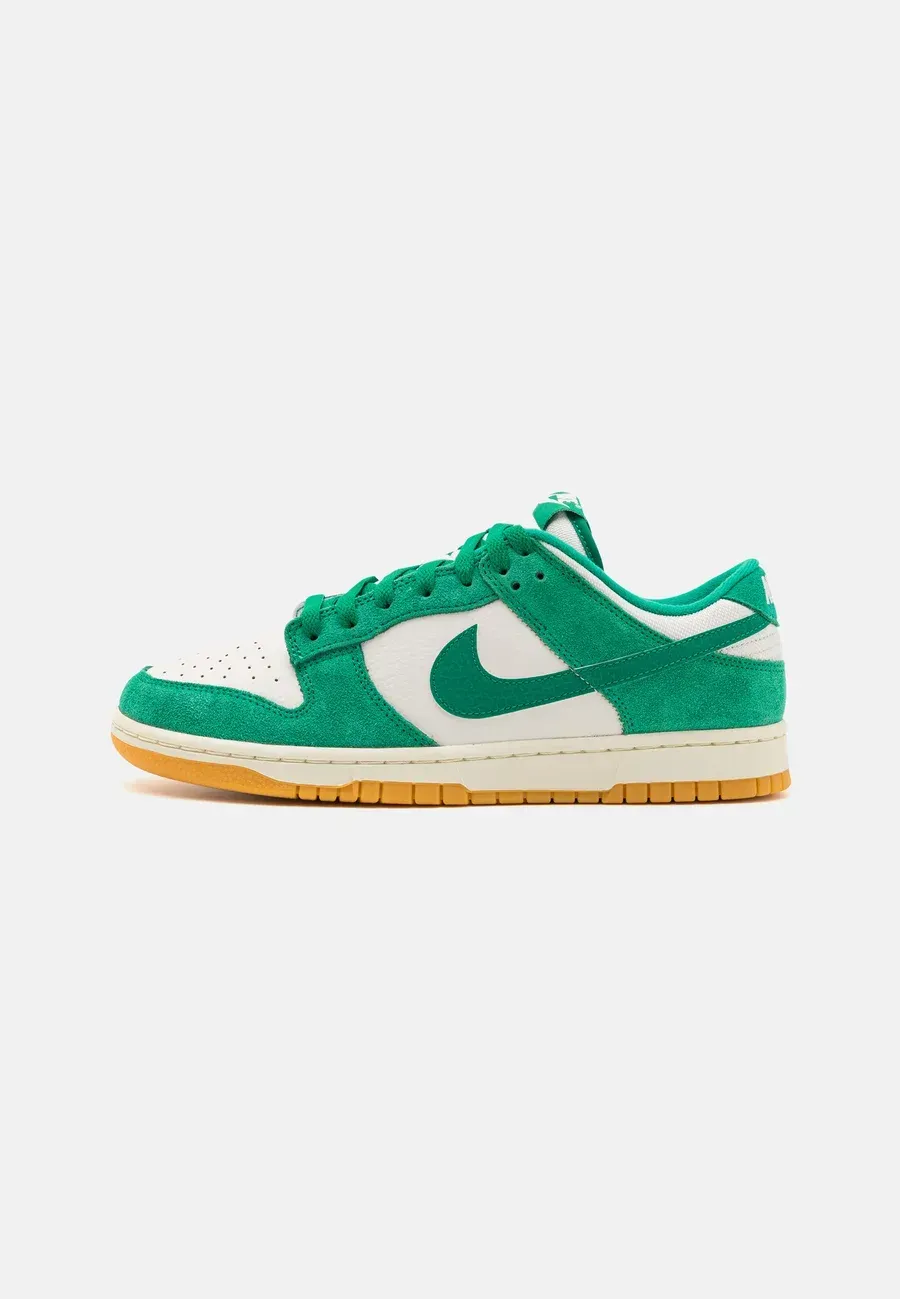 Фото № 1 с приближением к товару «‎DUNK LOW SE TRK3»