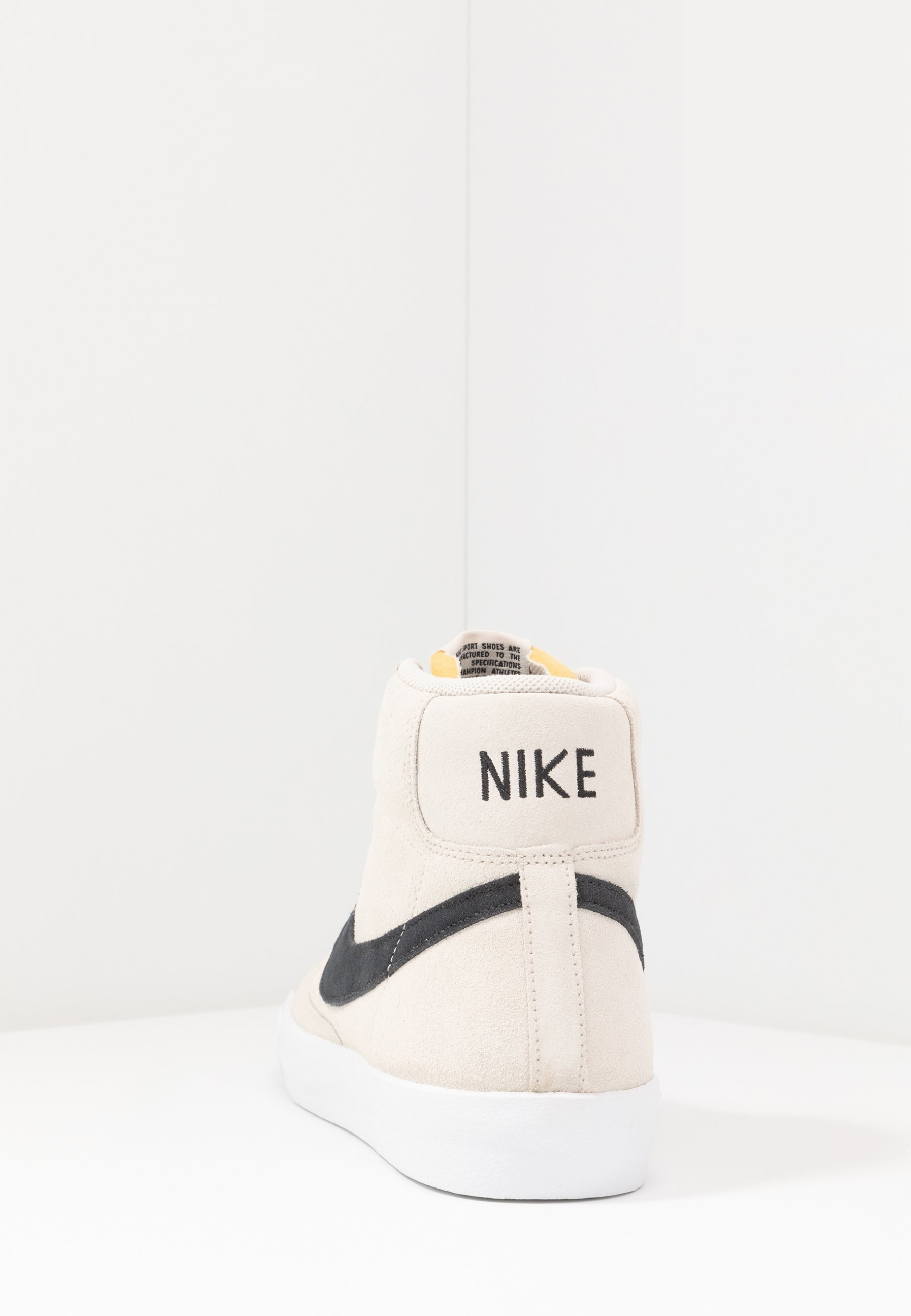 Фото № 4 с приближением к товару «‎Nike Blazer 77 »