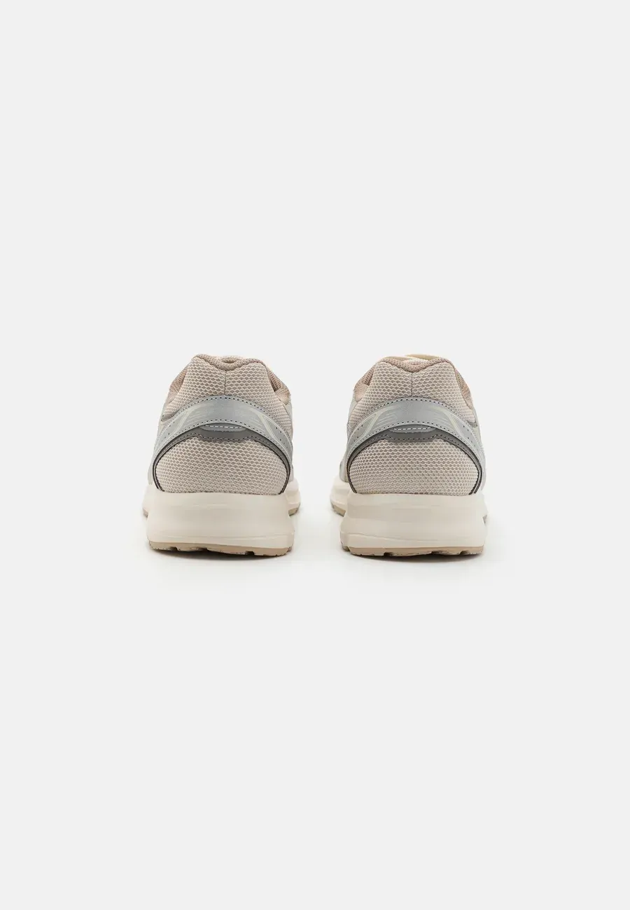 Фото № 3 с приближением к товару «‎JOG 100S UNISEX»
