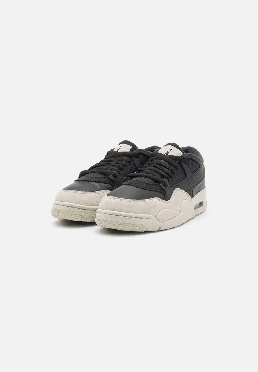 Фото № 2 с приближением к товару «‎AIR JORDAN 4 RM»