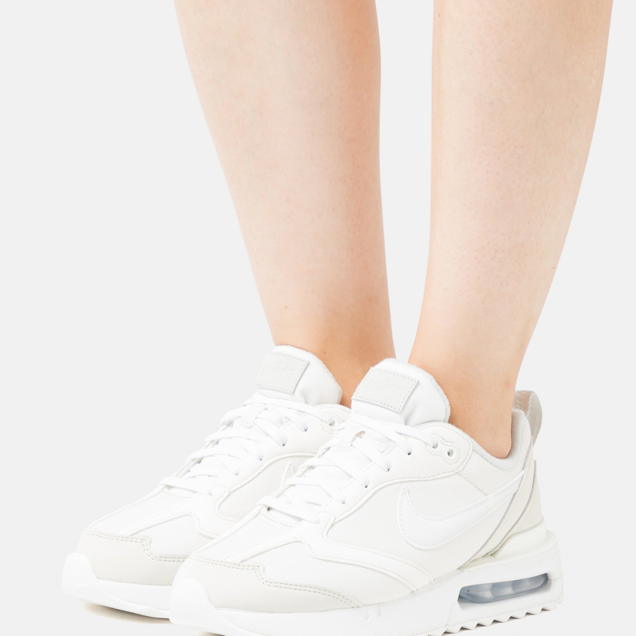 Фото № 2 с приближением к товару «‎Nike Air Max Dawn »