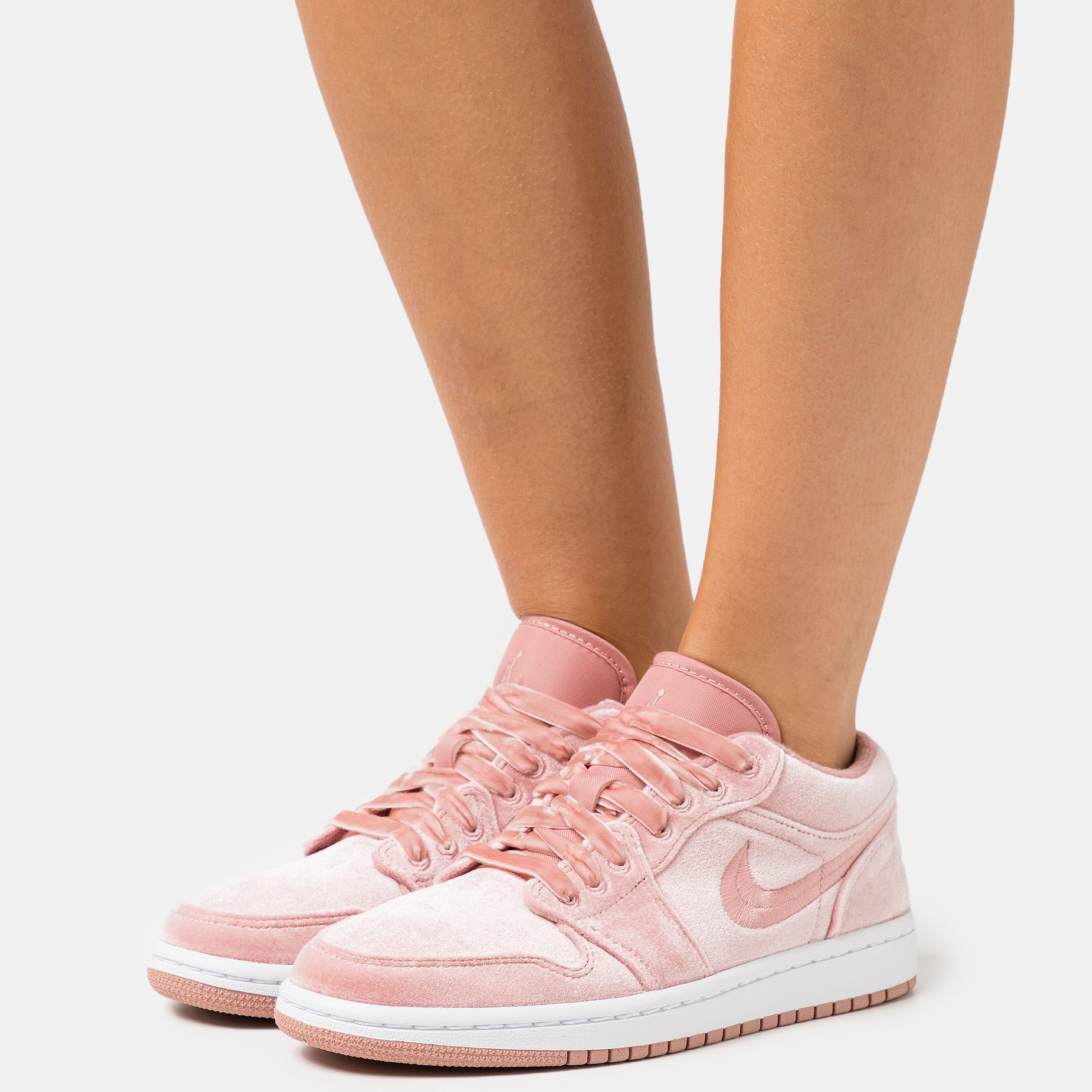 Фото № 2 с приближением к товару «‎Wmns Air Jordan 1 SE Edge »