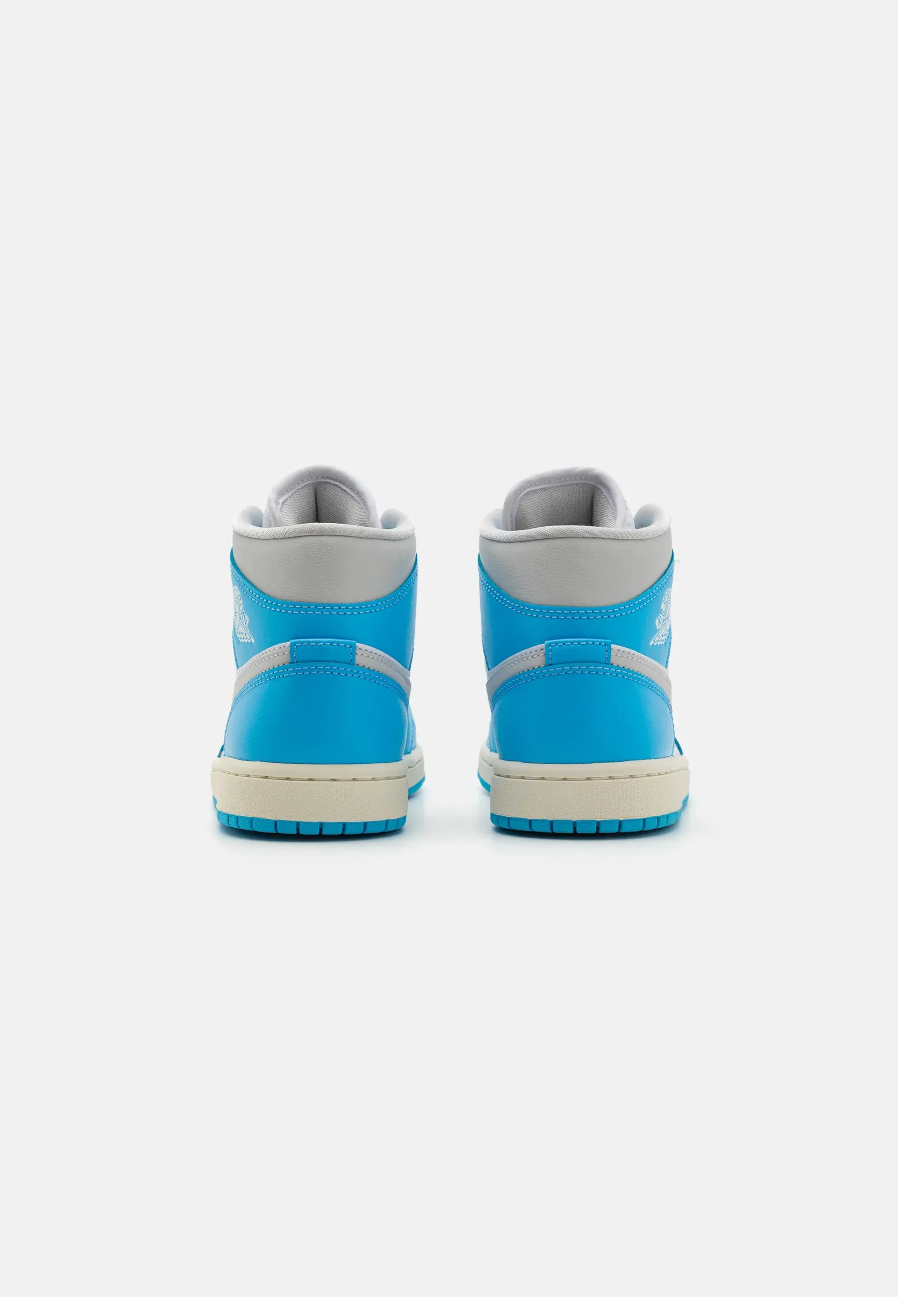Фото № 3 с приближением к товару «‎AIR JORDAN 1 MID»