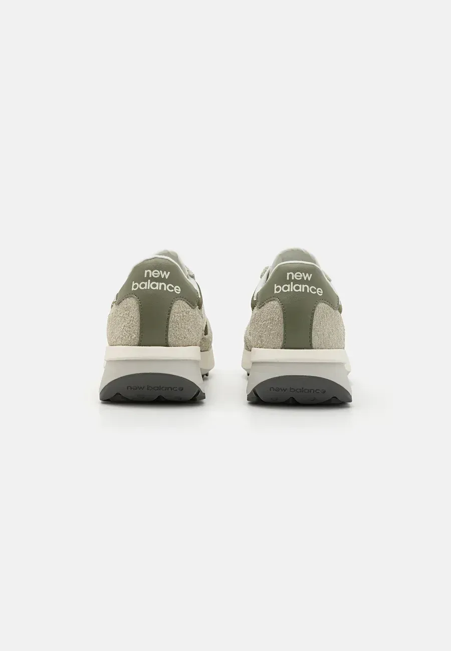 Фото № 3 с приближением к товару «‎U370 UNISEX»