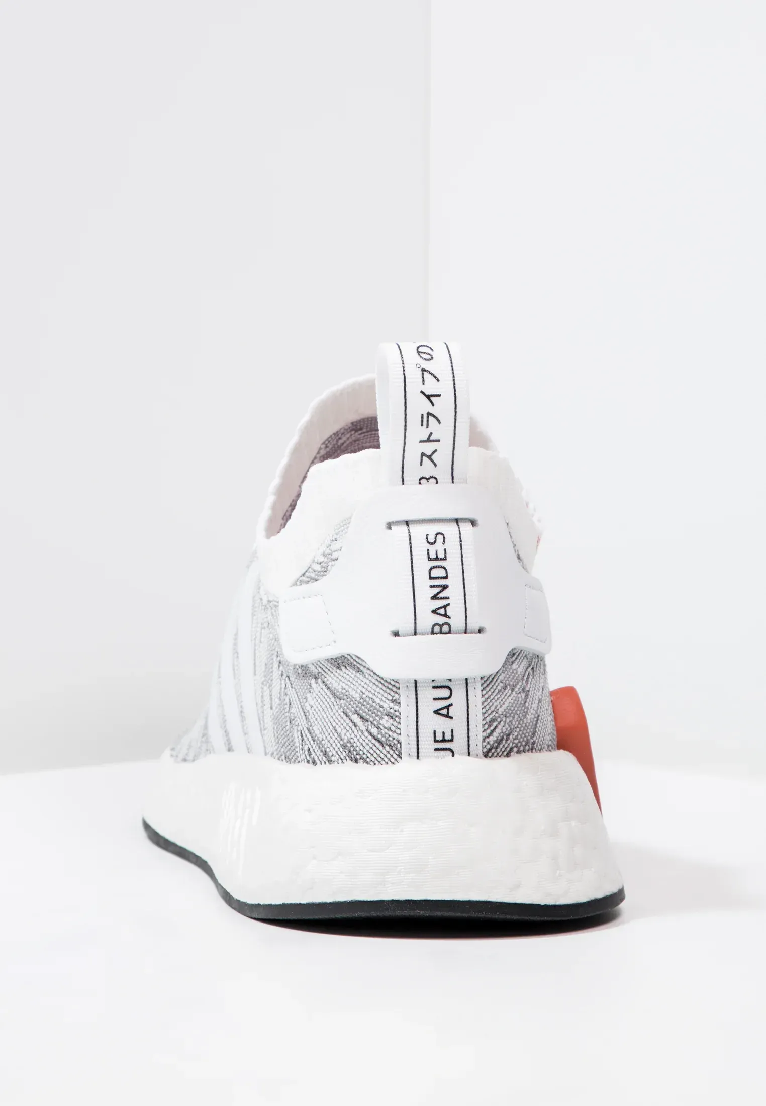 Фото № 4 с приближением к товару «‎NMD_R2 PK»