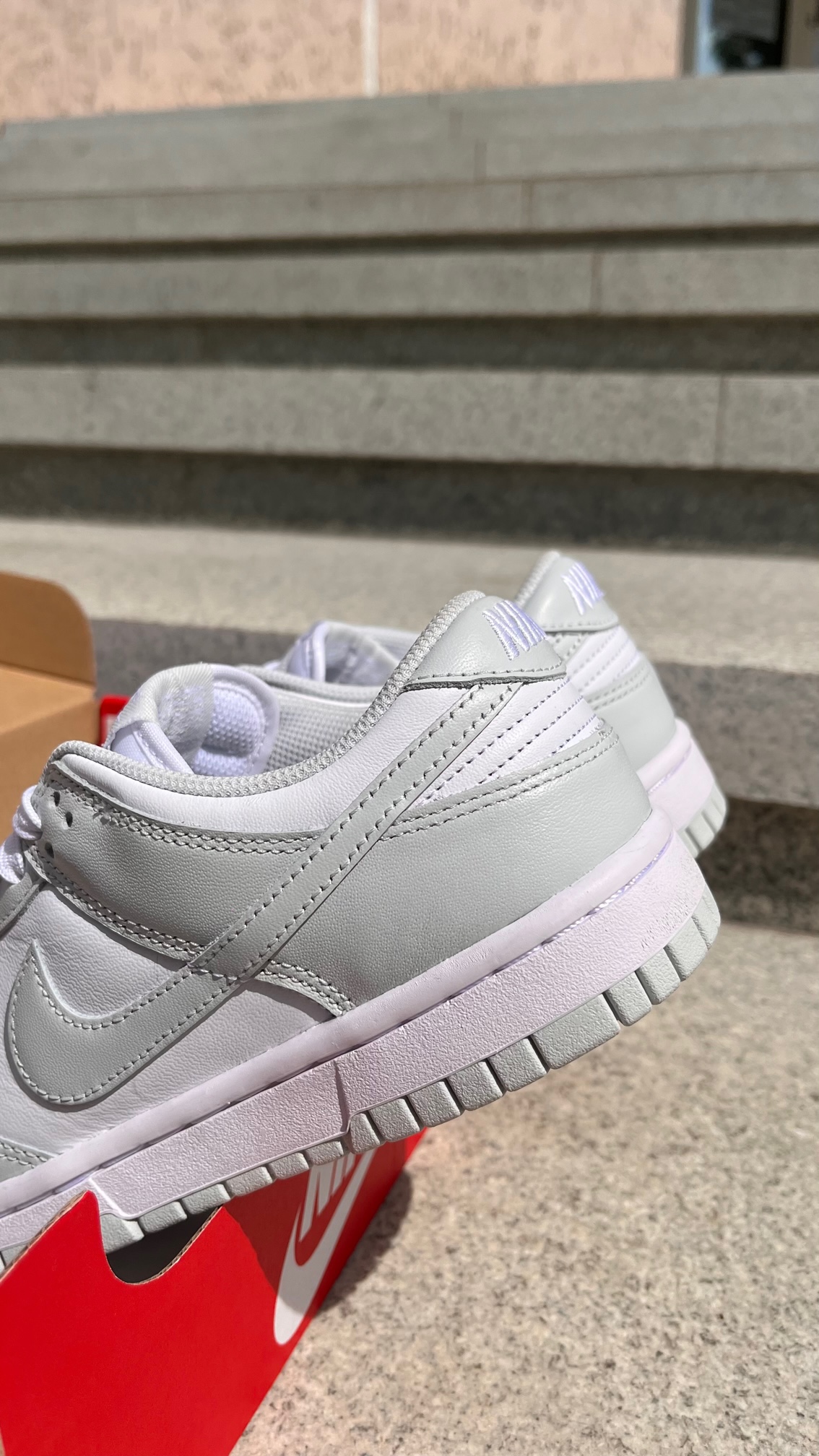 Фото № 4 с приближением к товару «‎Nike Dunk Low photon dust»