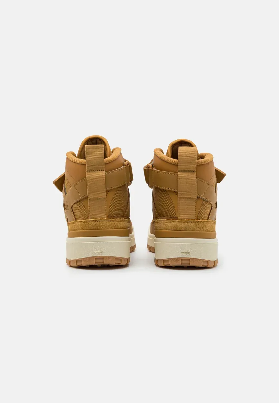 Фото № 3 с приближением к товару «‎FORUM BOOT»