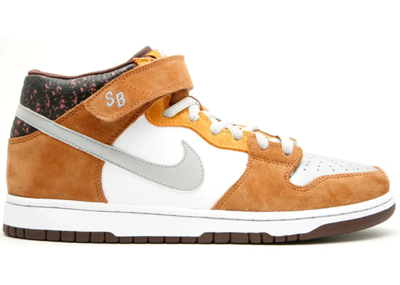 Nike SB Dunk Mid Fender Bass