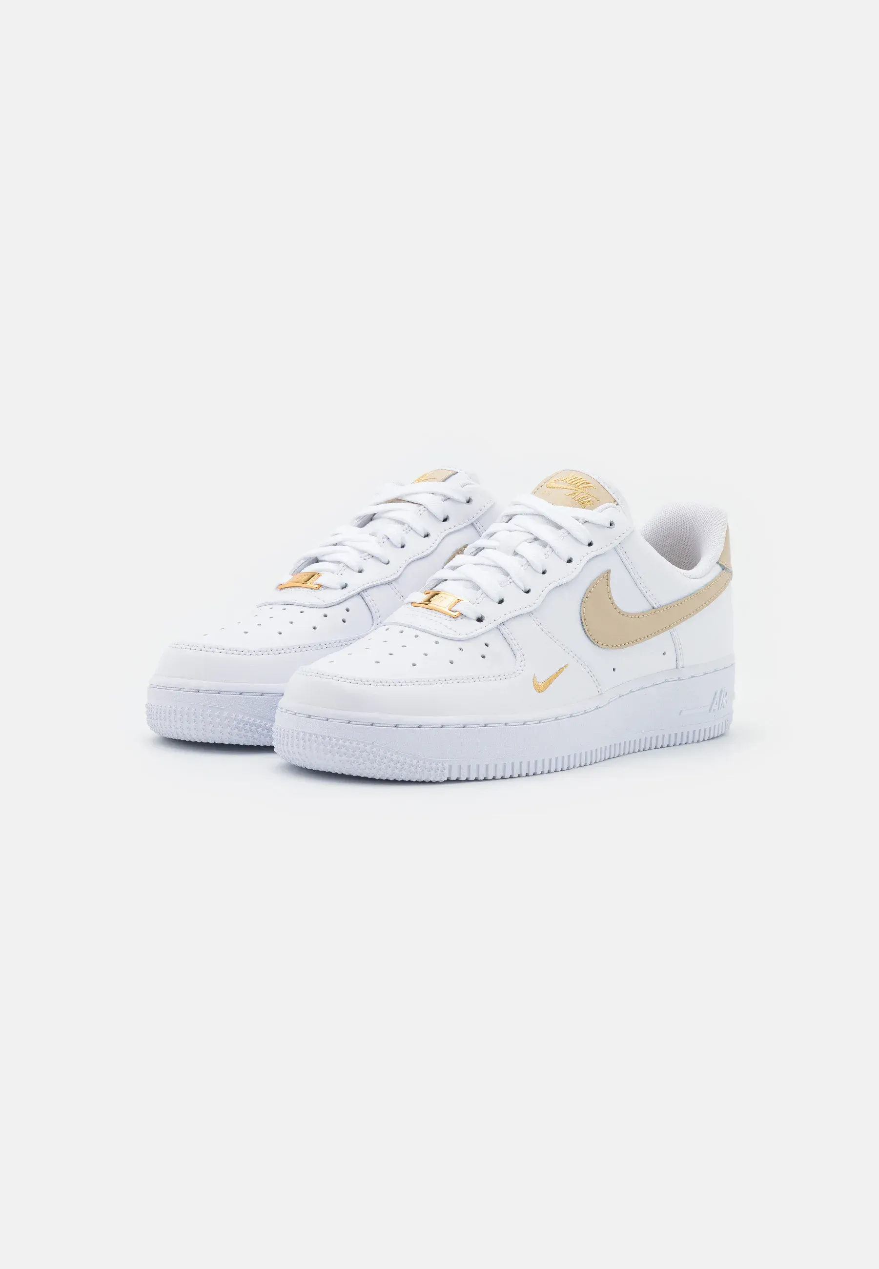Фото № 3 с приближением к товару «‎AIR FORCE 1 07 ESS»