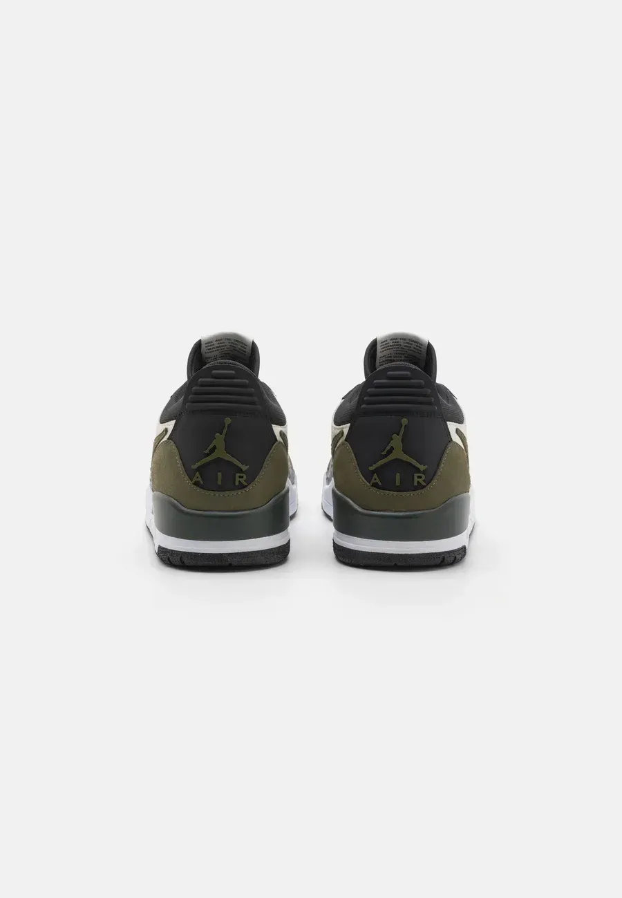 Фото № 3 с приближением к товару «‎AIR JORDAN LEGACY 312»