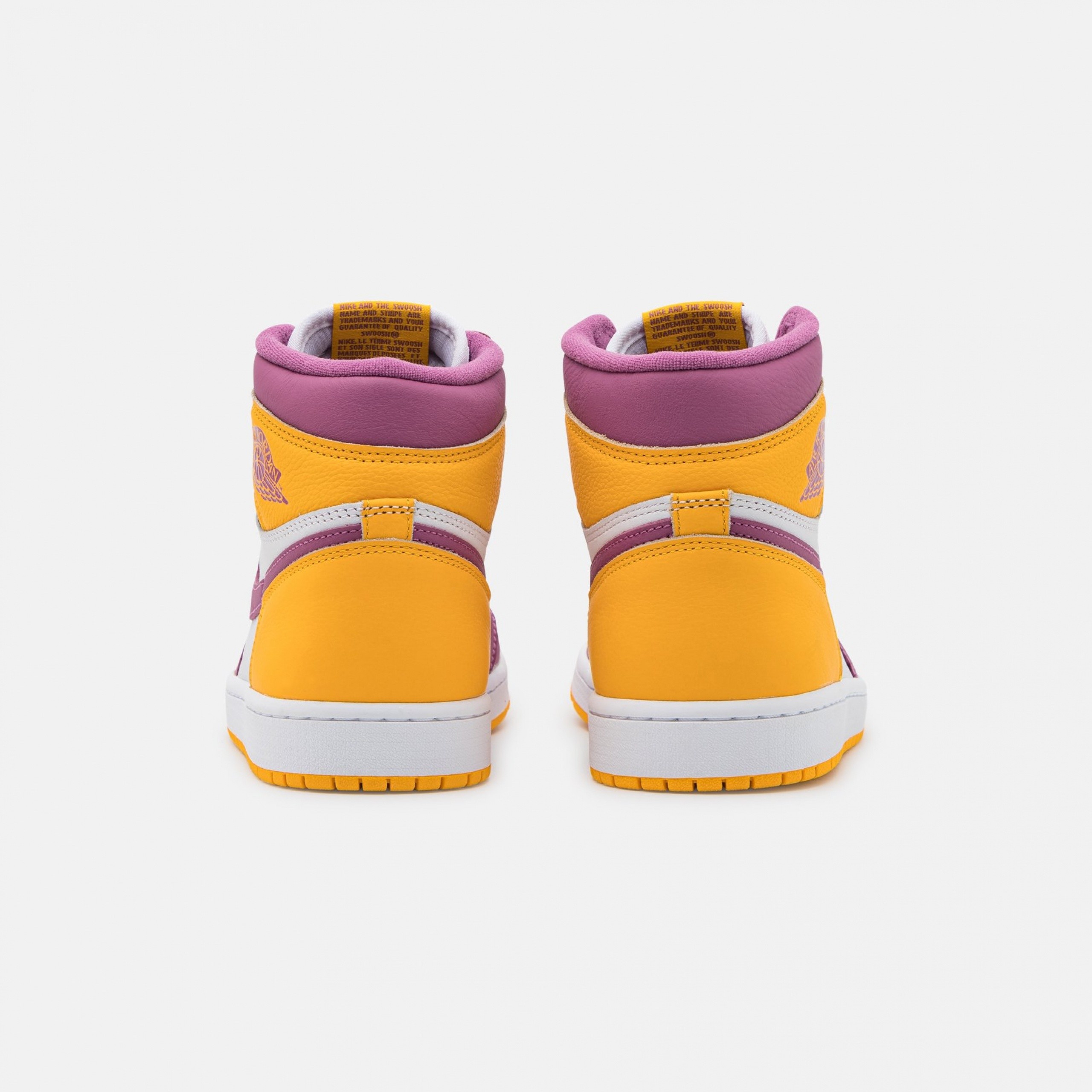 Фото № 3 с приближением к товару «‎Jordan Air 1 Retro »